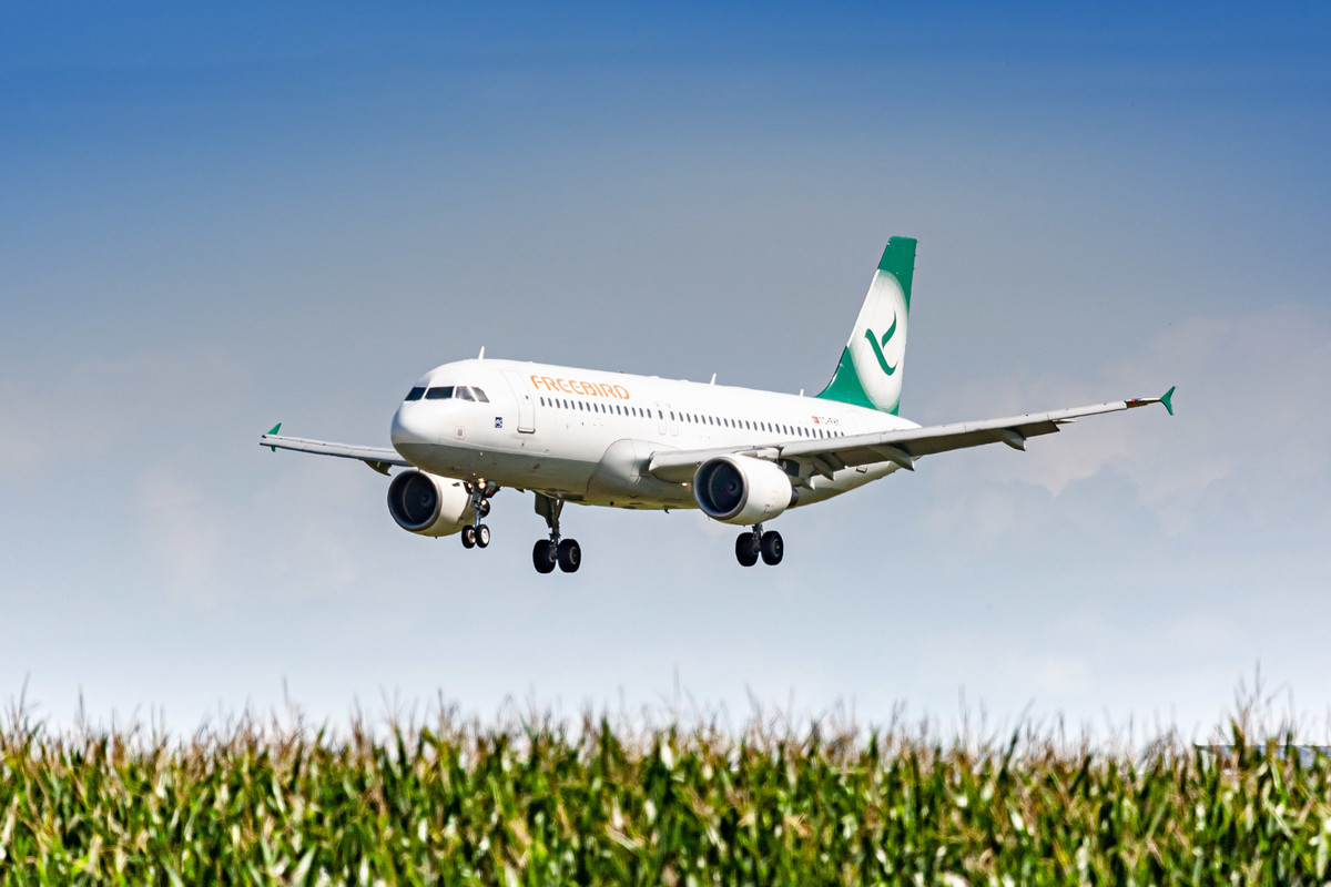 Freebird Airbus A320 (Registration "TC-FHY") at Stuttgart Airport / STR