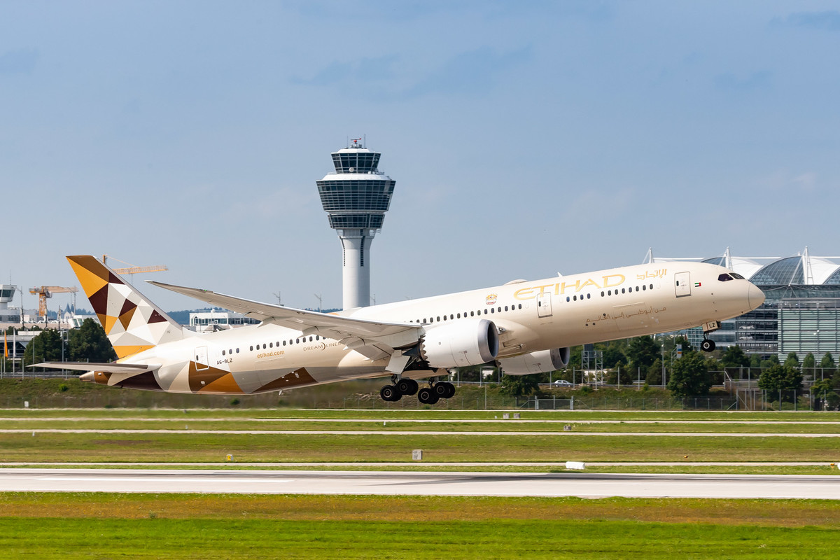 Etihad Boeing 787 Dreamliner (Registration "A6-BLZ") at München Airport / MUC