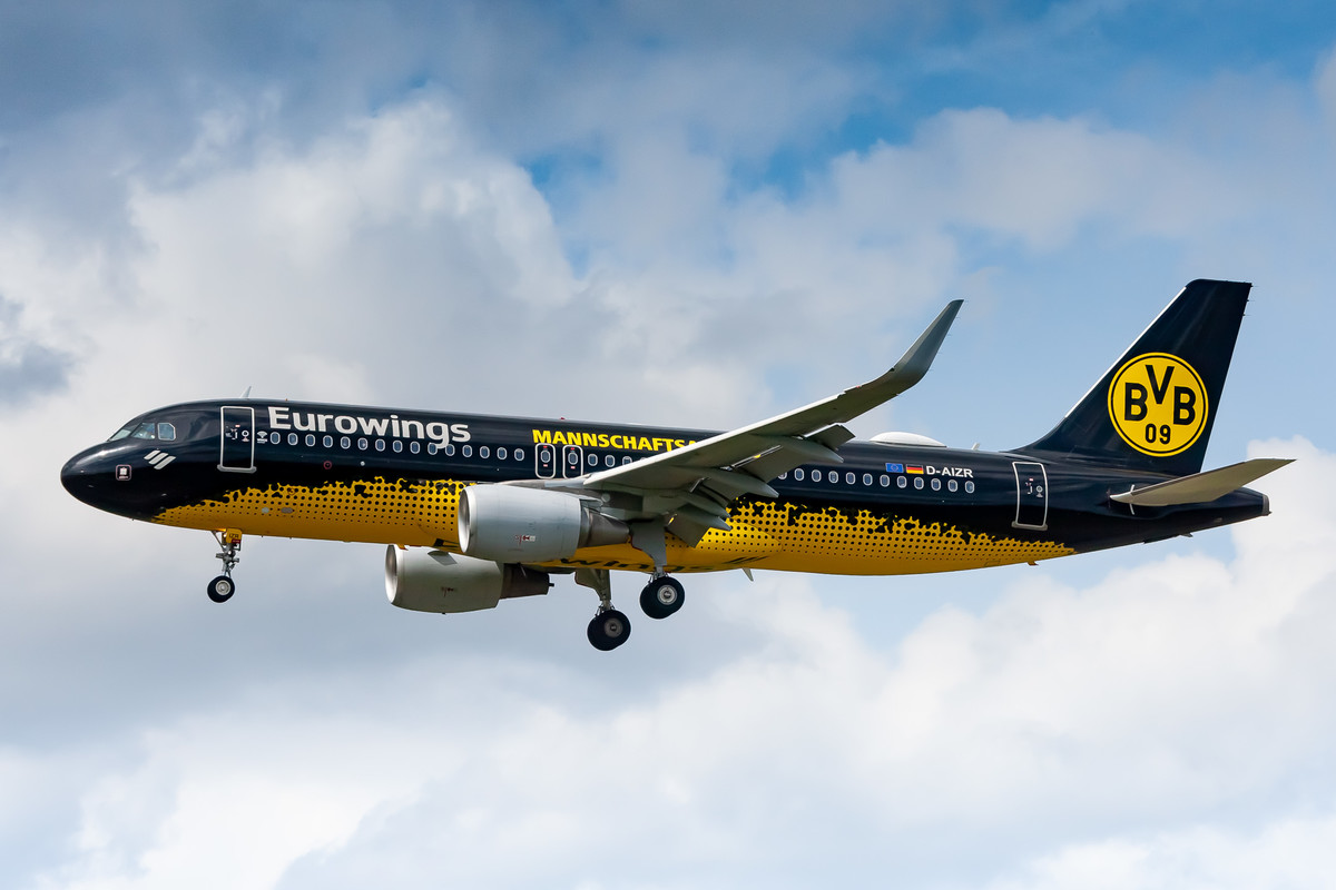 Eurowings Airbus A320 (Registration "D-AIZR") at Düsseldorf Airport / DUS