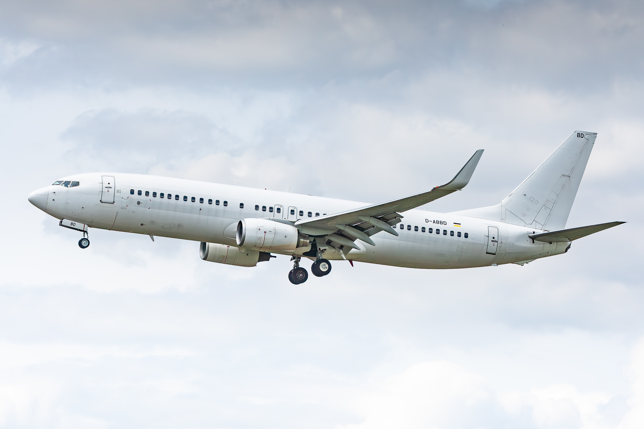 Tuifly Boeing 737-800 "D-ABBD" on short final for runway 23L at Düsseldorf Airport, May 2021