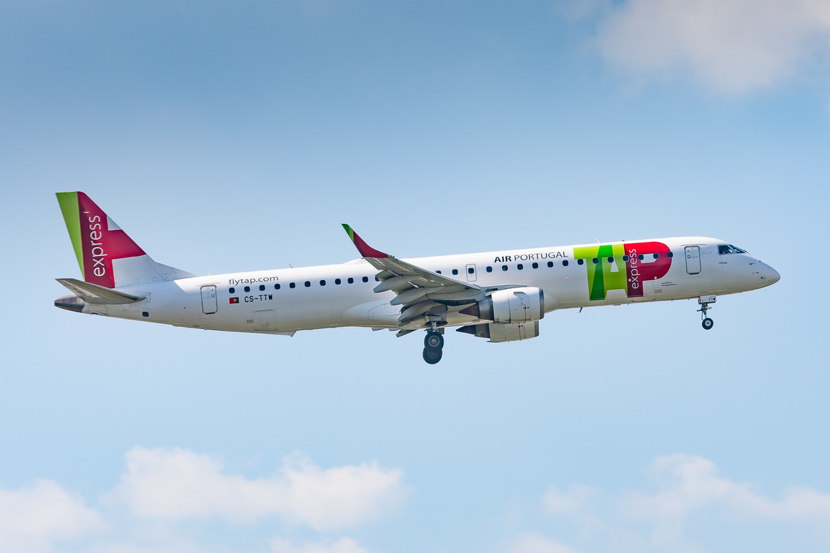 TAP Embraer ERJ-195 (Registration "CS-TTW") at Düsseldorf Airport / DUS