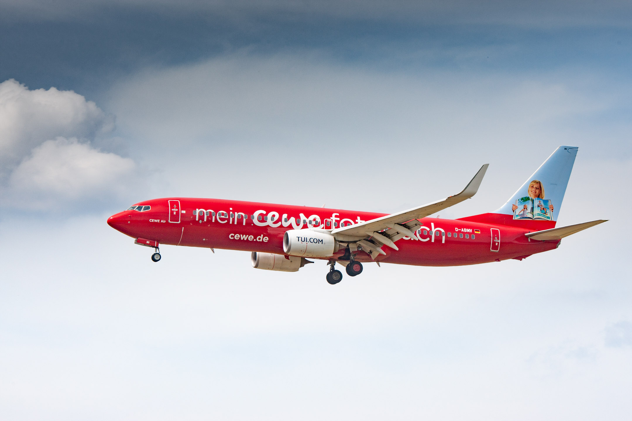 Tuifly Boeing 737 (Registration "D-ABMV") at Düsseldorf Airport / DUS