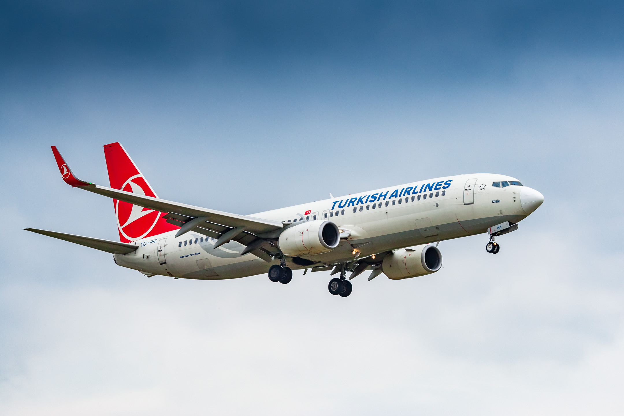 Turkish Airlines Boeing 737 (Registration "TC-JHZ") at Düsseldorf Airport / DUS