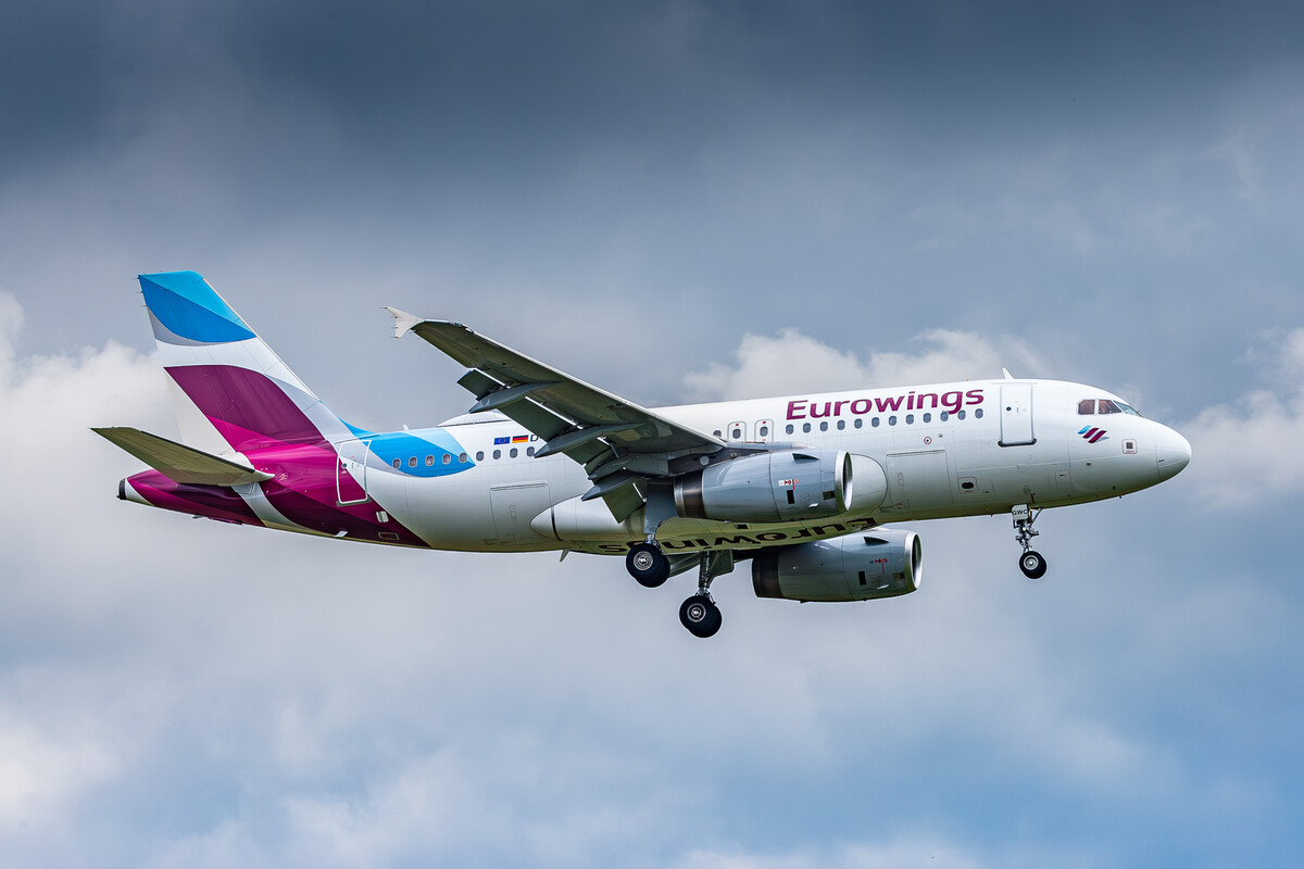 Eurowings Airbus A319-100 "D-AGWC" on short final for runway 23L at Düsseldorf Airport, July 2021