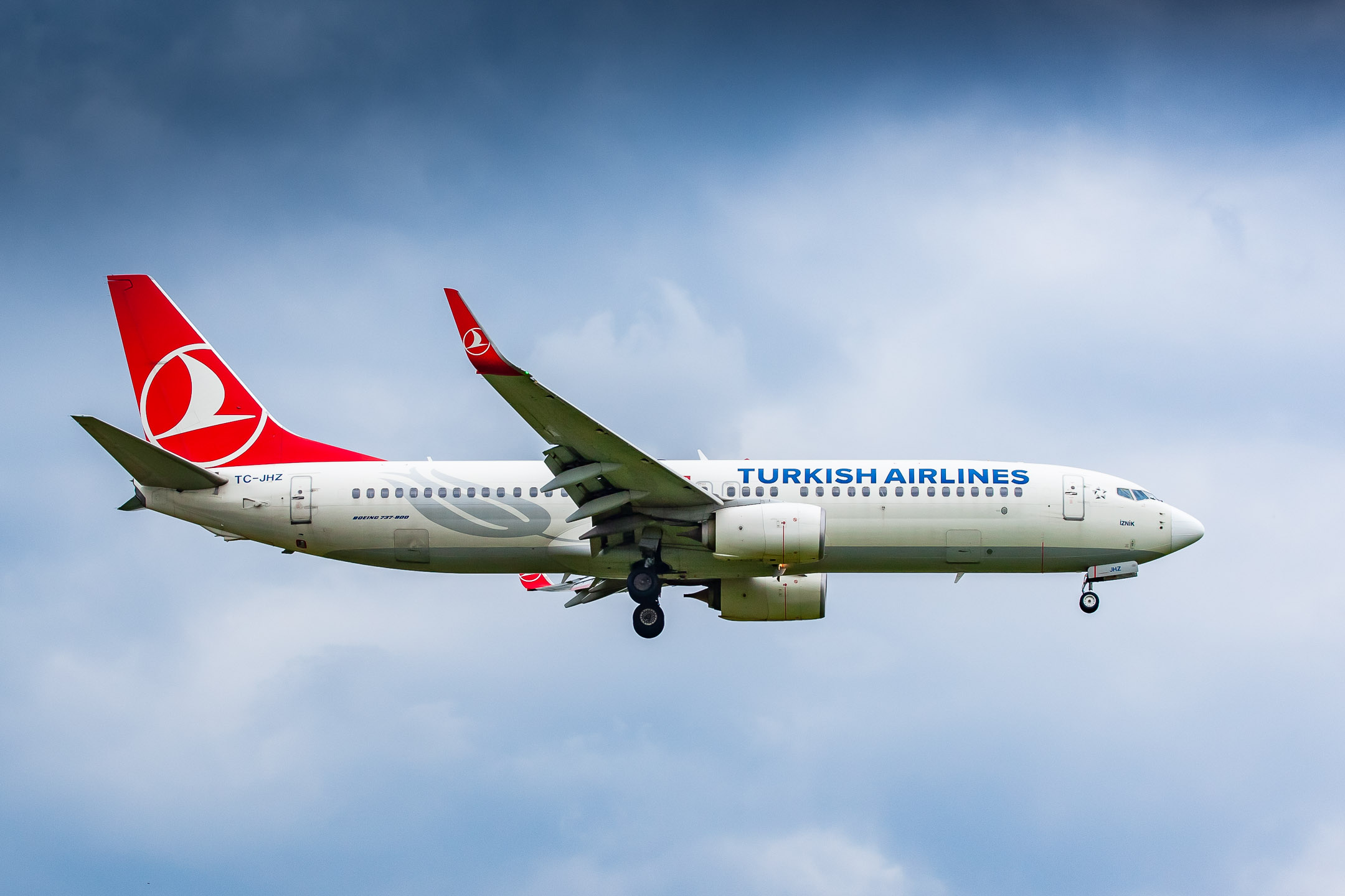 Turkish Airlines Boeing 737 (Registration "TC-JHZ") at Düsseldorf Airport / DUS