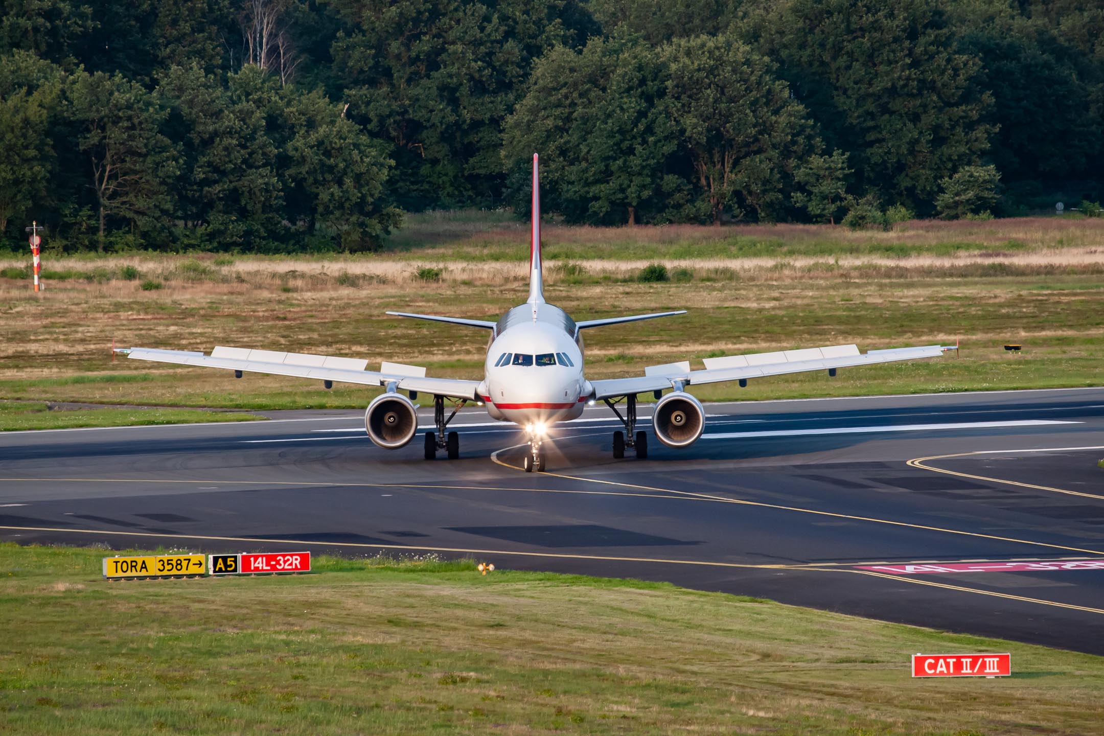 Lauda Air Airbus A320 (Registration "9H-LOU") at Köln Bonn Airport / CGN