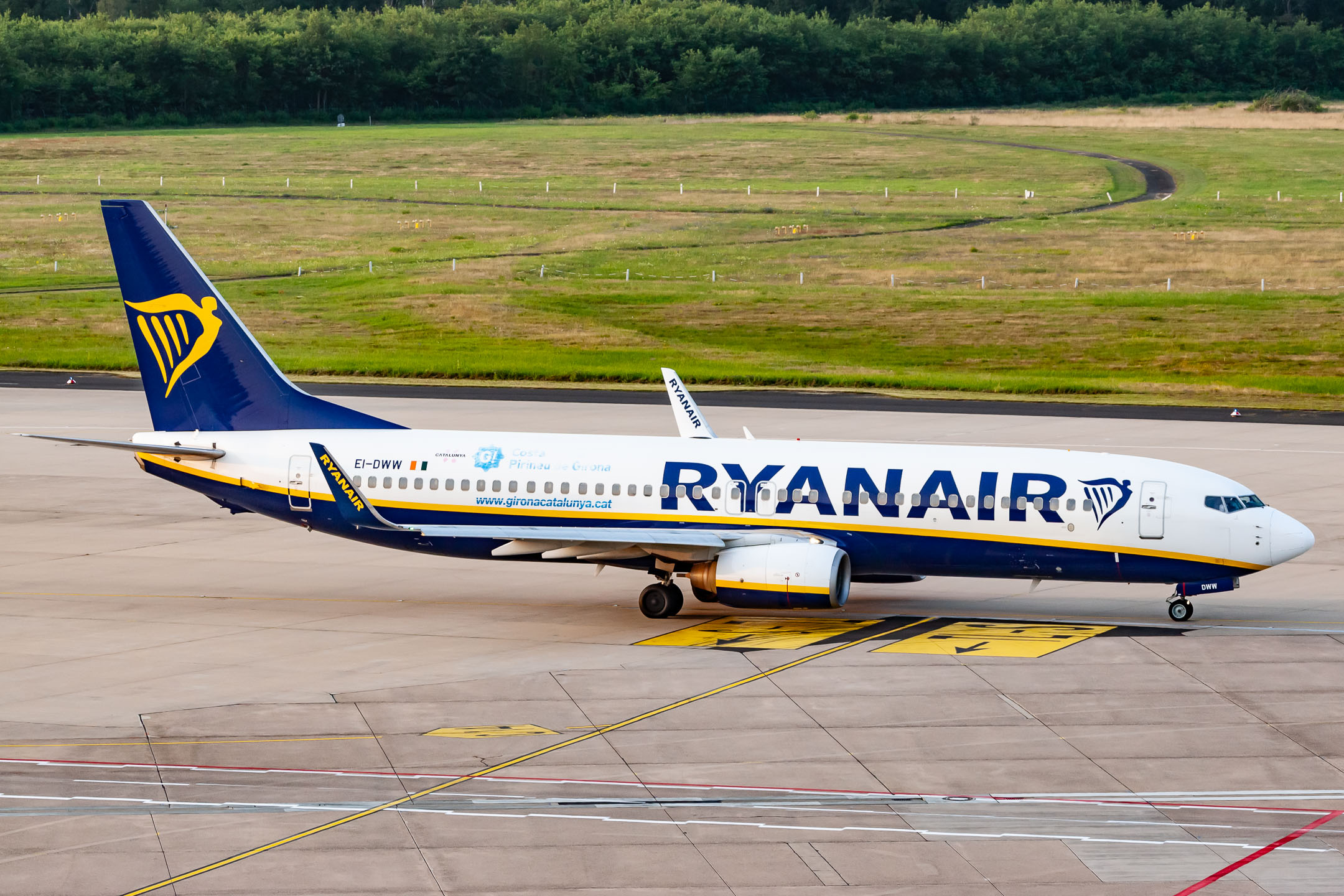 Ryanair Boeing 737-800 "EI-DWW" on the apron at Köln Bonn Airport, July 2021