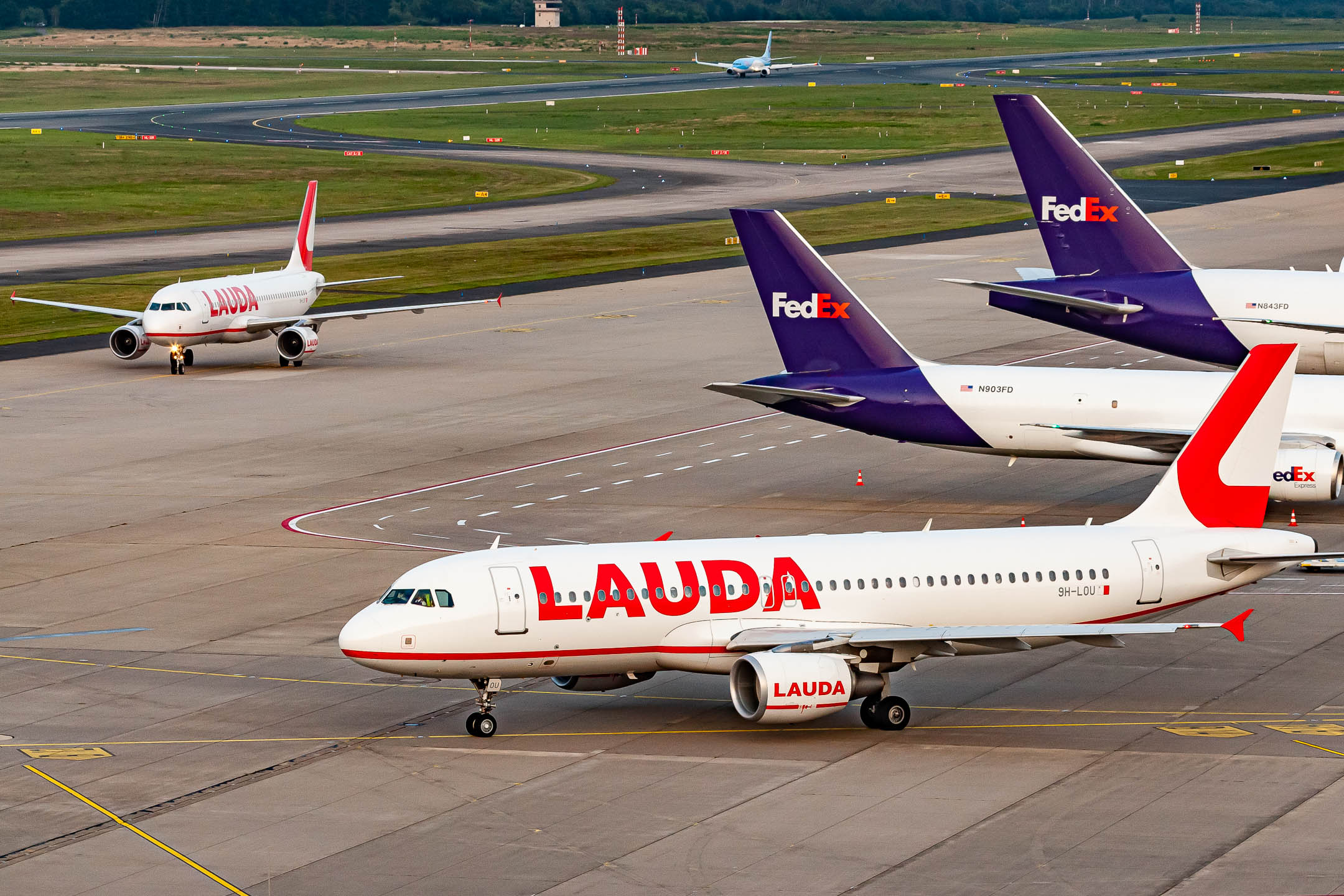 Lauda Air Airbus A320 (Registration "9H-LOU") at Köln Bonn Airport / CGN