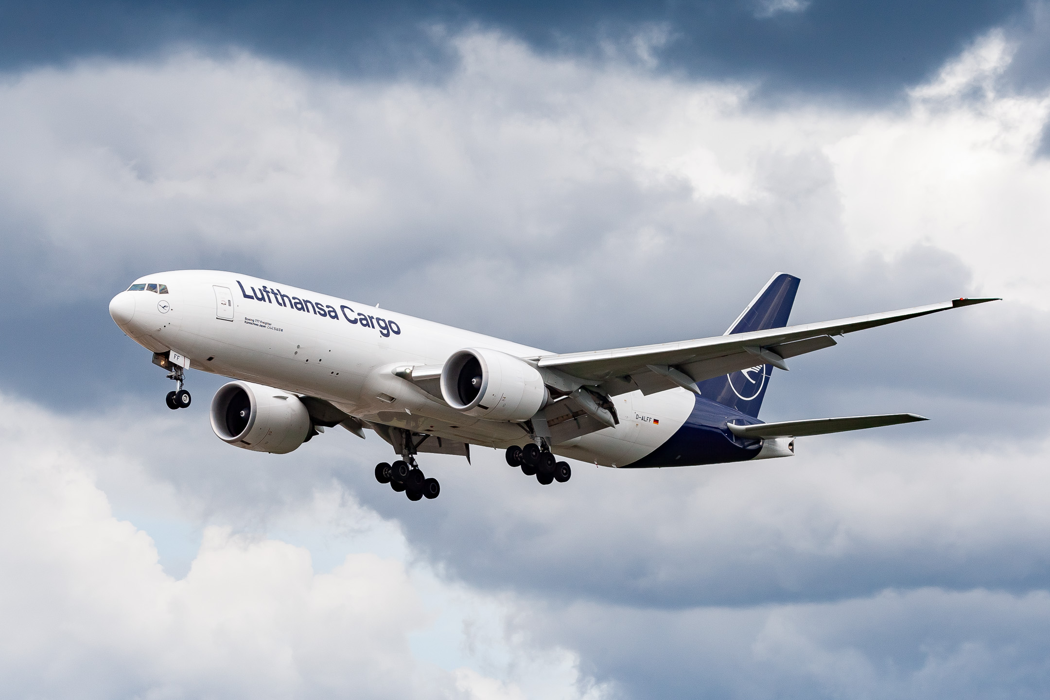 Lufthansa Cargo Boeing 777-F "D-ALFF" short before touchdown on runway 25C at Frankfurt Airport, August 2021