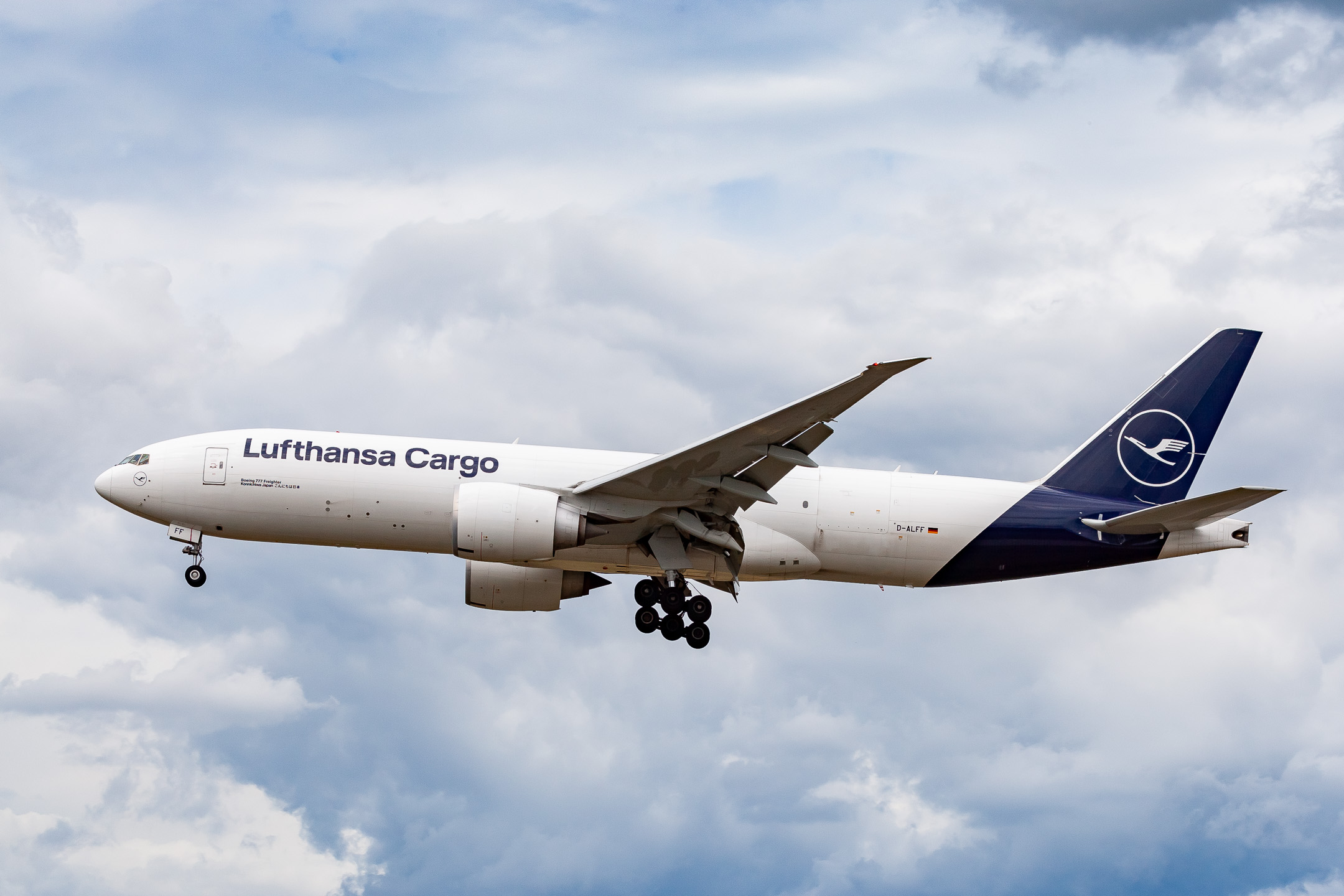 Lufthansa Cargo Boeing 777-F "D-ALFF" short before touchdown on runway 25C at Frankfurt Airport, August 2021