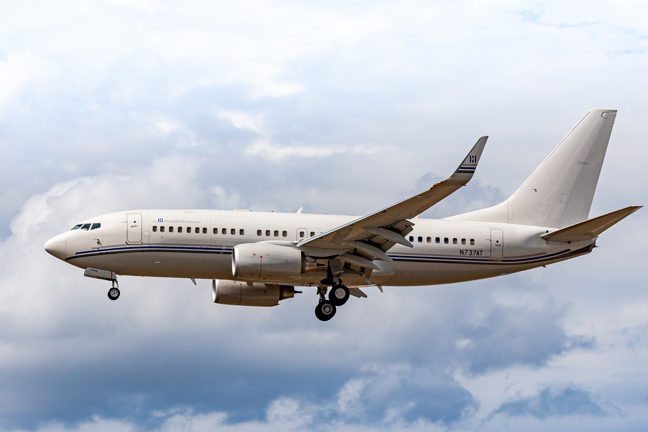 Hillwood Airways Boeing 737-700 Combi BBJ "N737AT" on short final for runway 25C at Frankfurt Airport, August 2021.