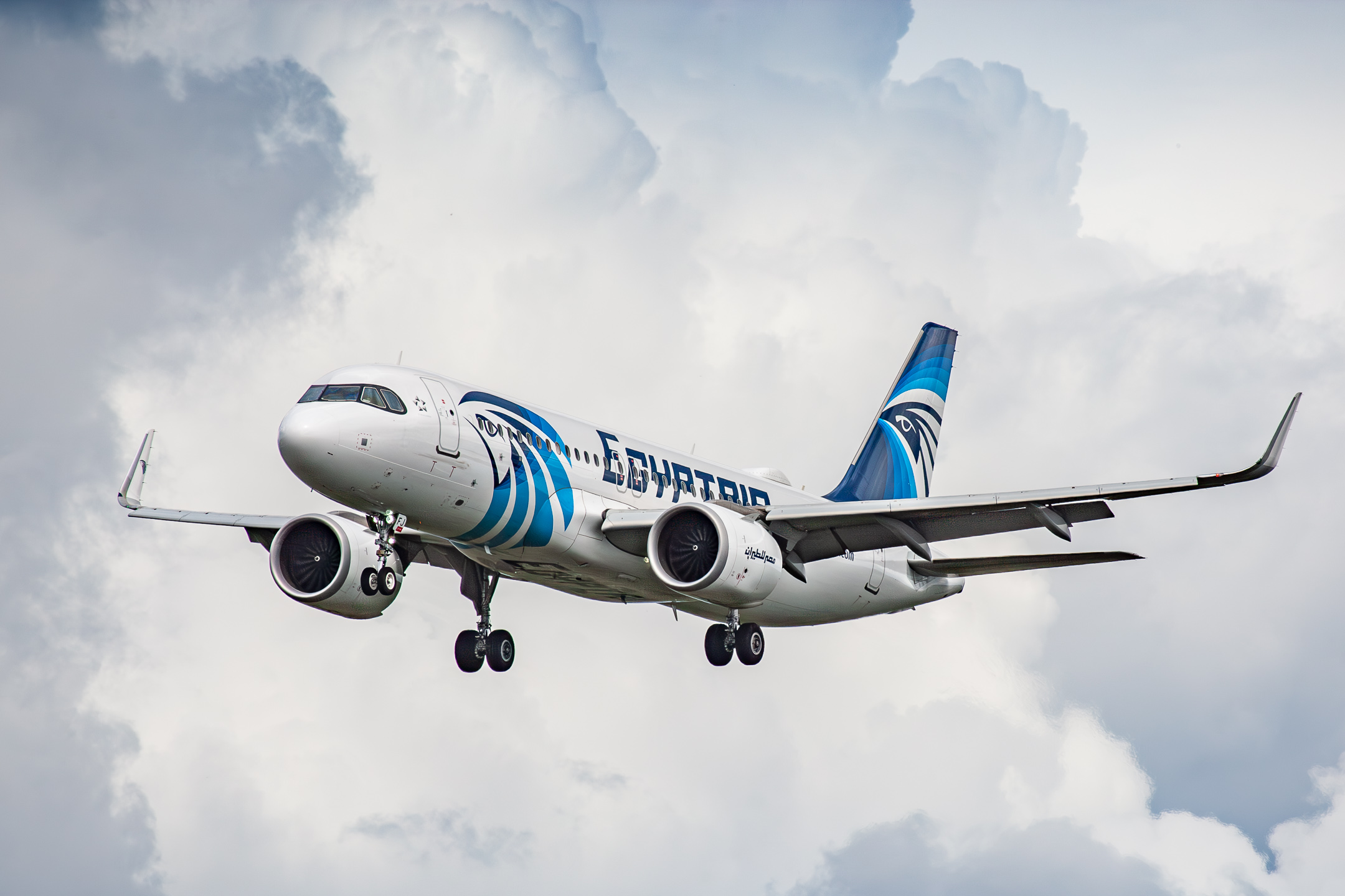 Egyptair Airbus A320neo "SU-GFJ" coming in on short final for runway 25C at Frankfurt Airport, August 2021