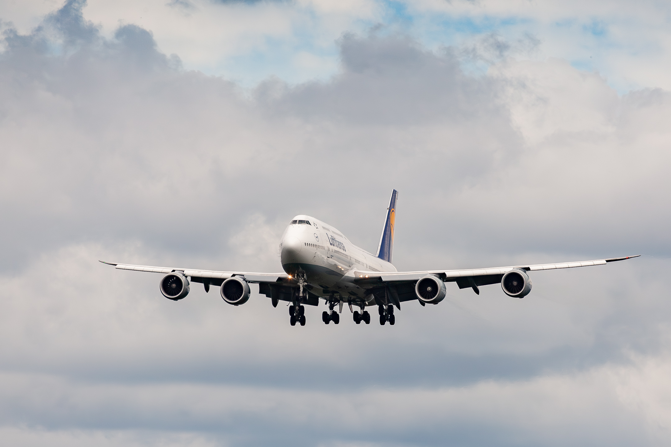 Lufthansa Boeing 747-8 "D-ABYM" on short final for runway 25C at Frankfurt Airport, August 2021