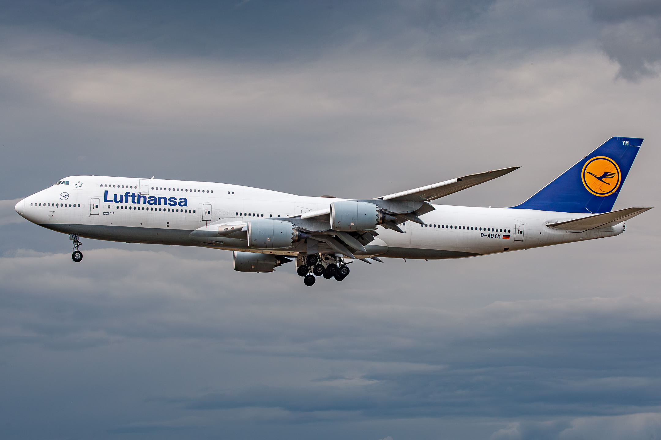 Lufthansa Boeing 747-8 "D-ABYM" on short final for runway 25C at Frankfurt Airport, August 2021