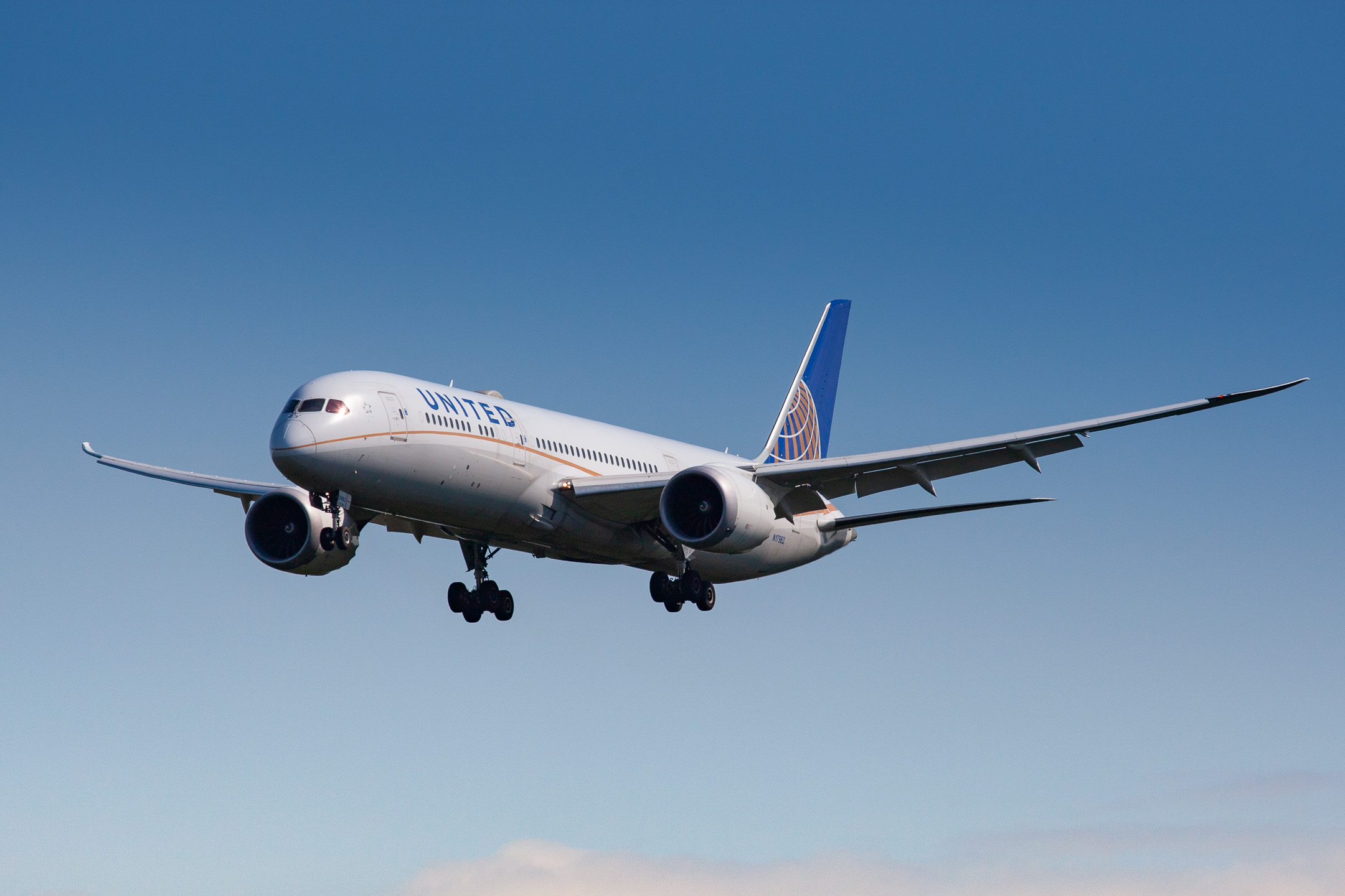 United Boeing 787-9 Dreamliner "N17963" on short final for runway 25C at Frankfurt Airport, August 2021