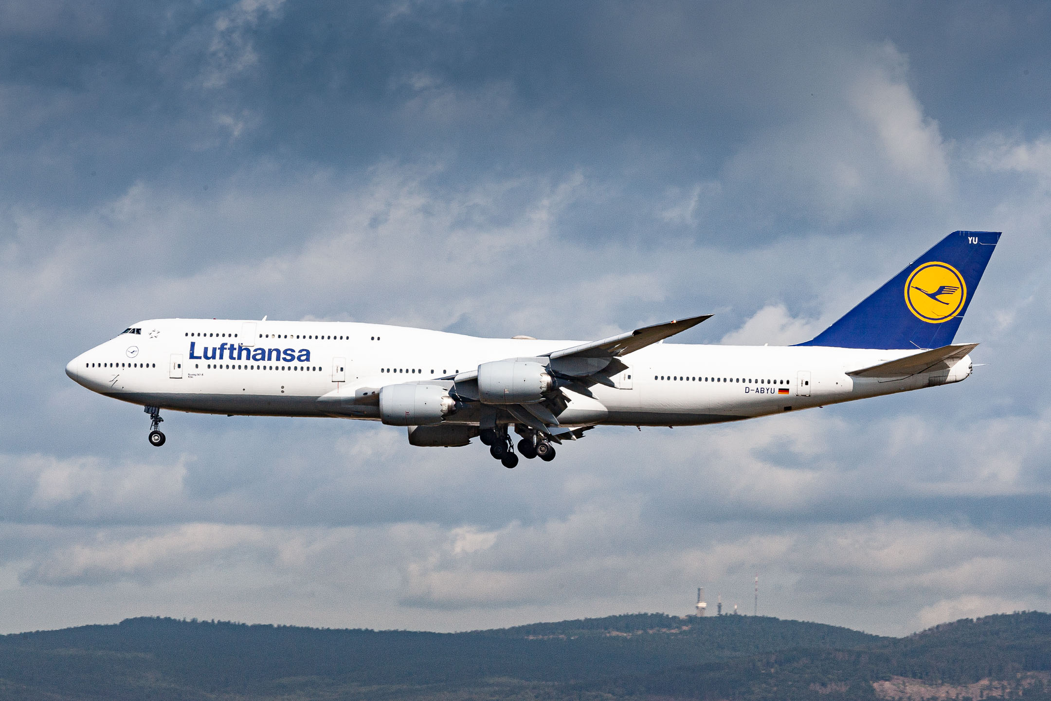 Lufthansa Boeing 747-830 "D-ABYU" right before touchdown on runway 25C at Frankfurt Airport, August 2021