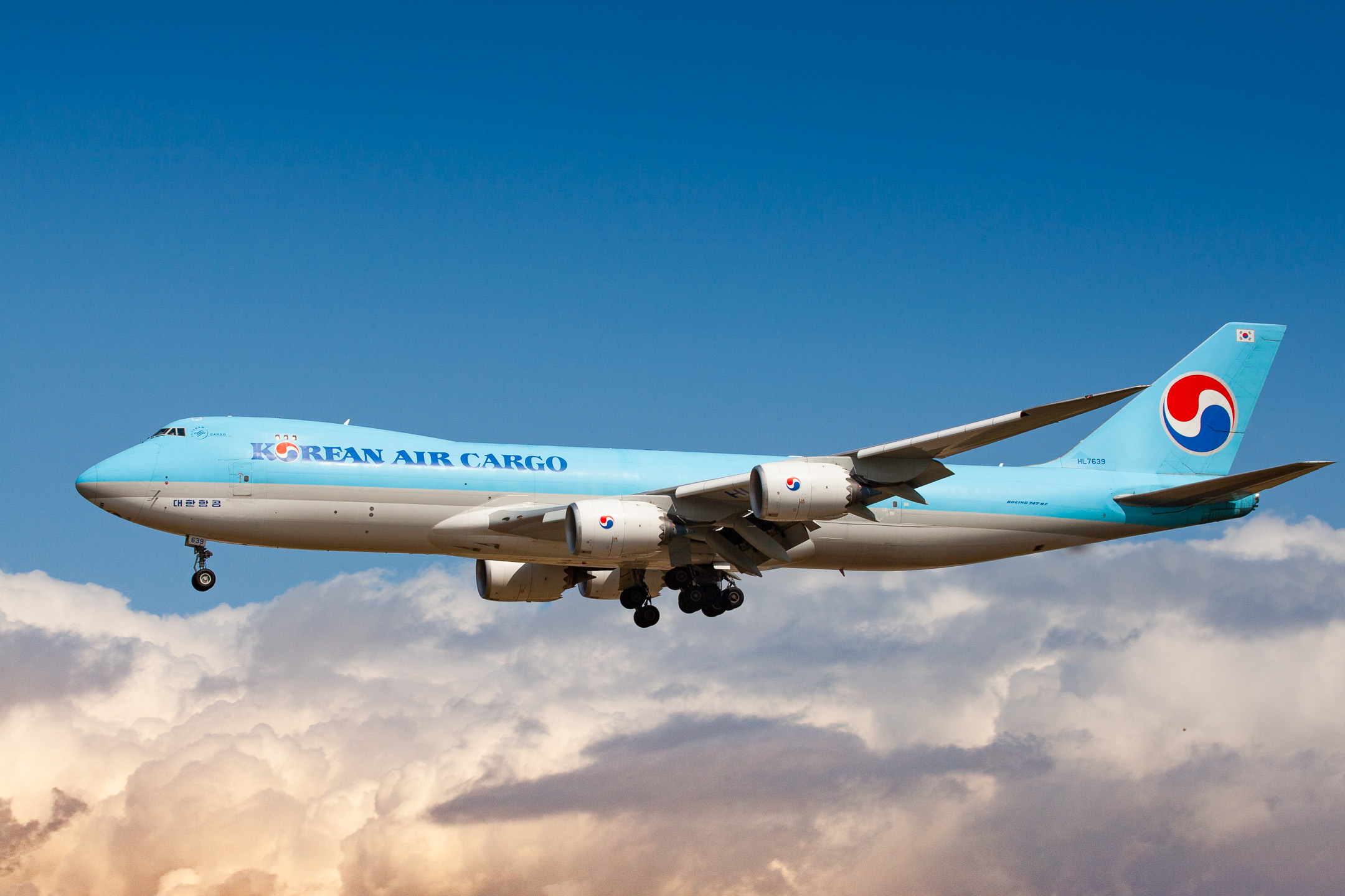 Korean Air Cargo Boeing 747-8F "HL7639" short before touchdown at Frankfurt Airport, August 2021