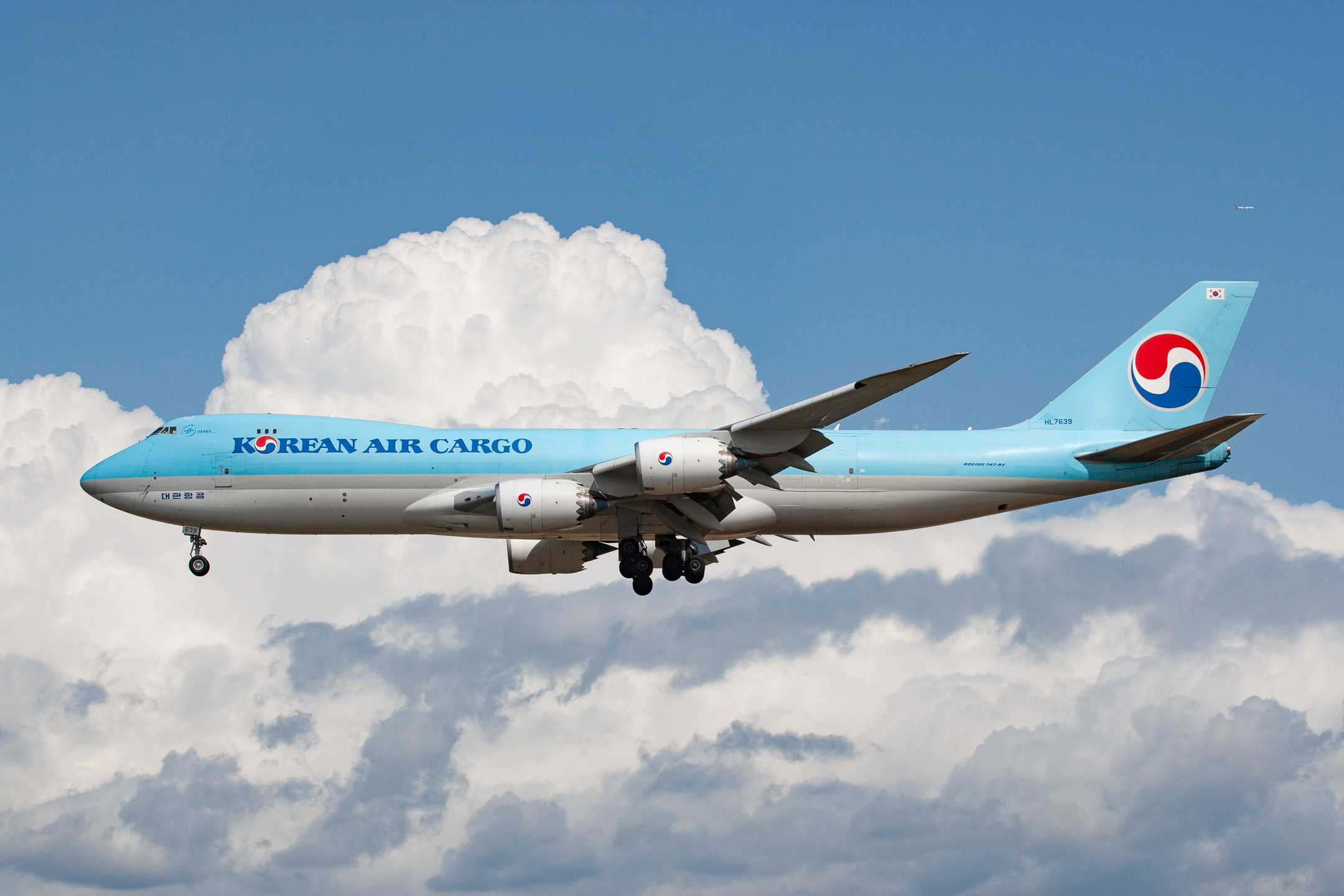 Korean Air Cargo Boeing 747-8F "HL7639" short before touchdown at Frankfurt Airport, August 2021