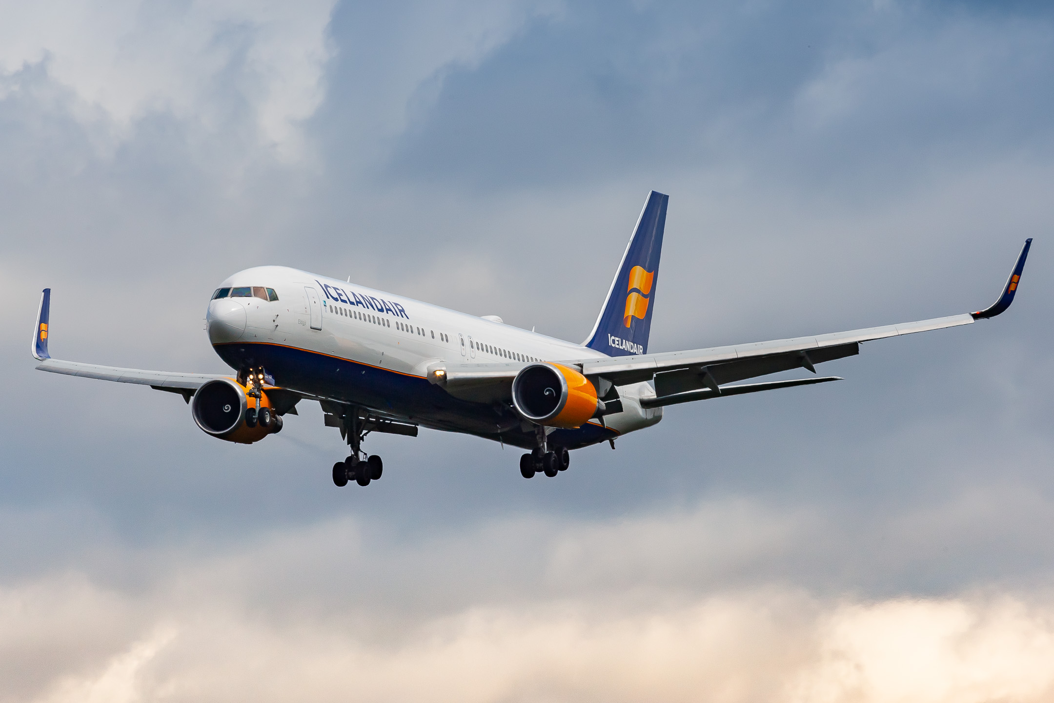 Icelandair Boeing 767 "TF-ISP" arriving at Frankfurt Airport, August 2021.