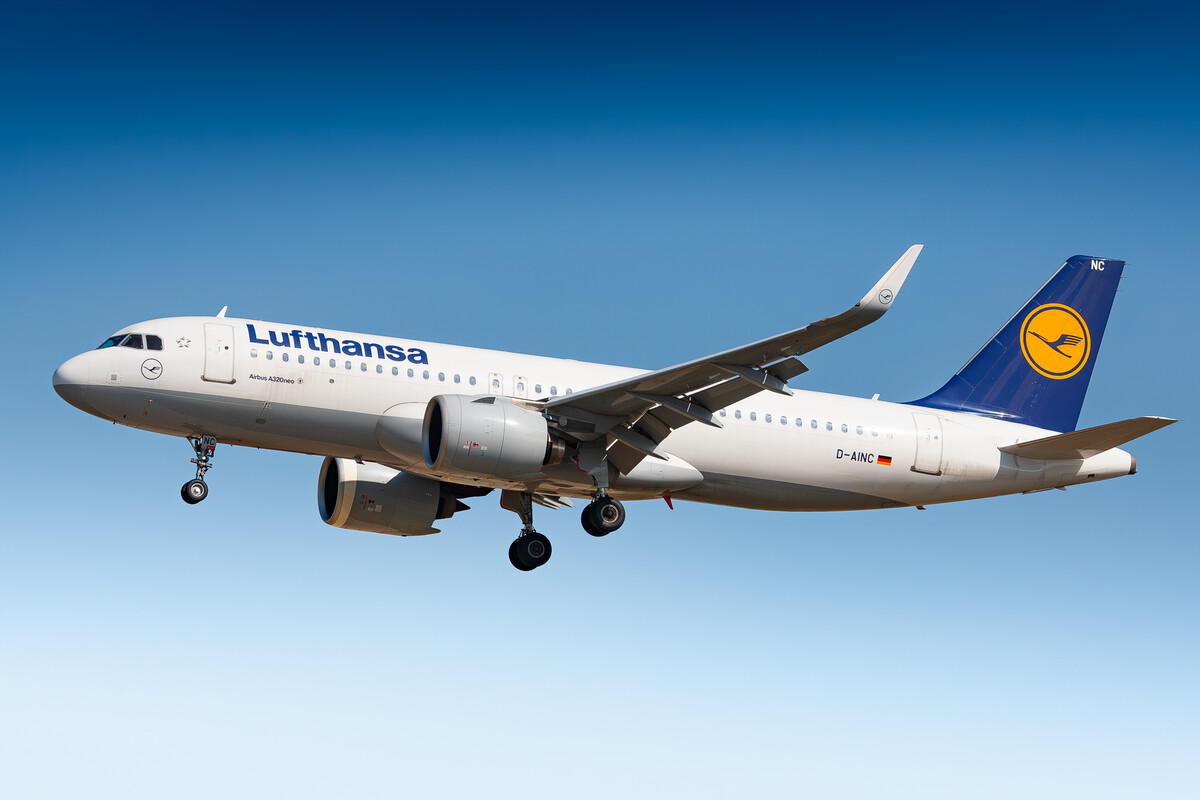 Lufthansa Airbus A320neo "D-AINC" on short final for runway 25C at Frankfurt Airport, August 2021