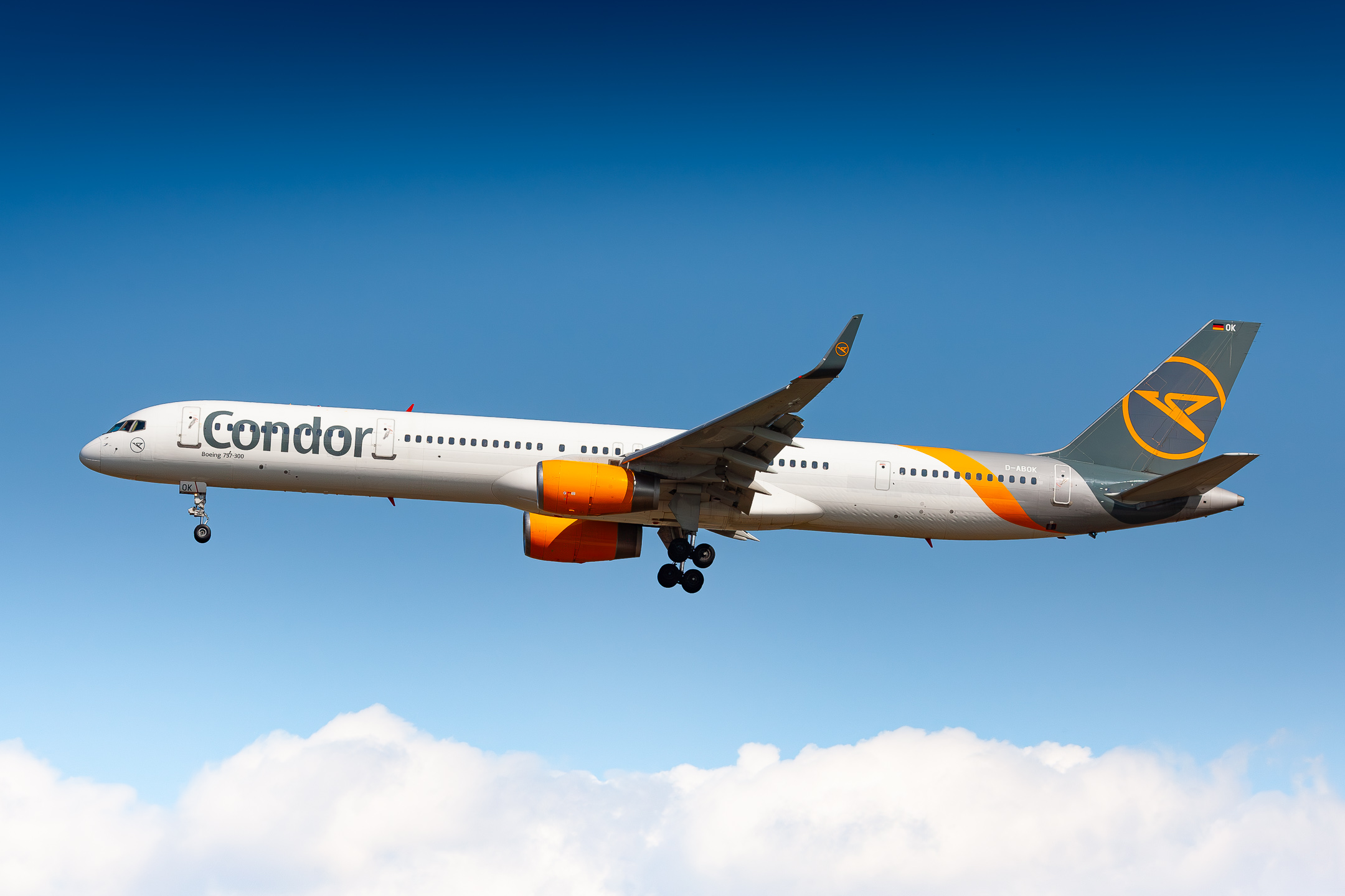 Condor Boeing 757-330 "D-ABOK" on short final for runway 25C at Frankfurt Airport, August 2021