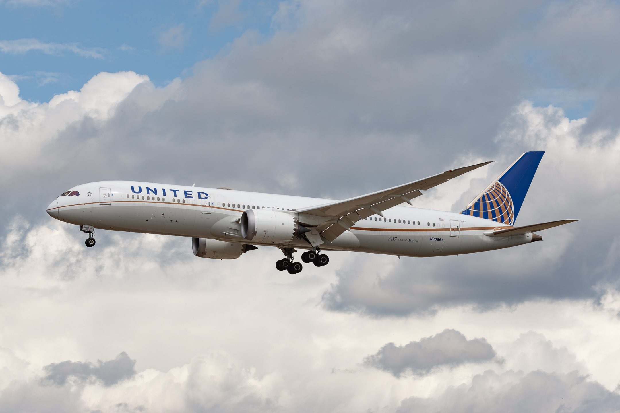 United Airlines Boeing 787-9 Dreamliner "N26967" on short final for runway 25C at Frankfurt Airport, August 2021