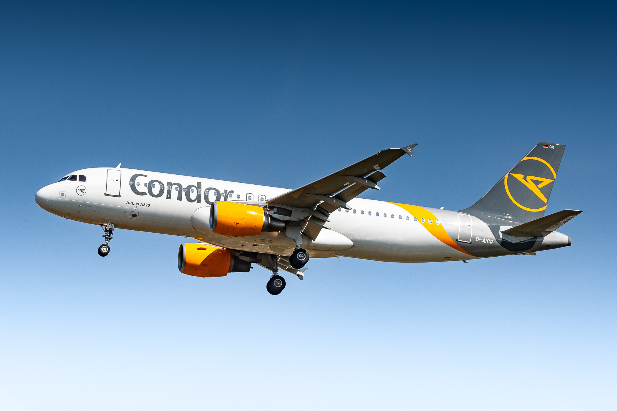 Condor Airbus A320-200 "D-AICR" coming in on short final for runway 25 at Stuttgart Airport on a very hot summer afternoon, August 2021