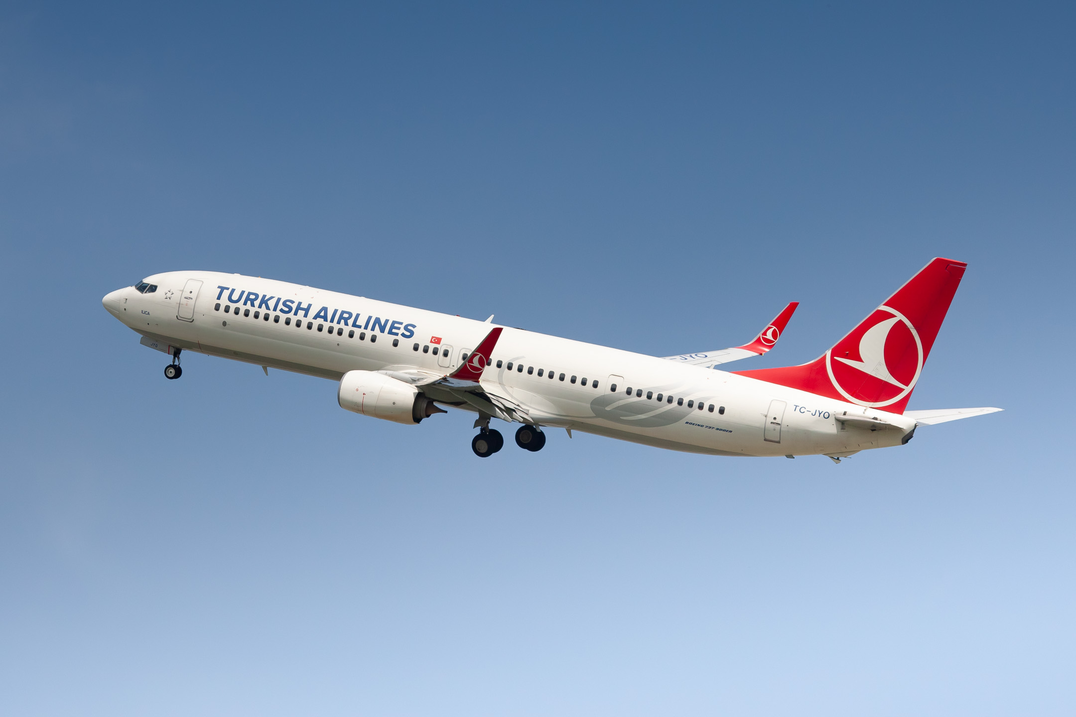 Turkish Airlines Boeing 737 (Registration "TC-JYO") at München Airport / MUC