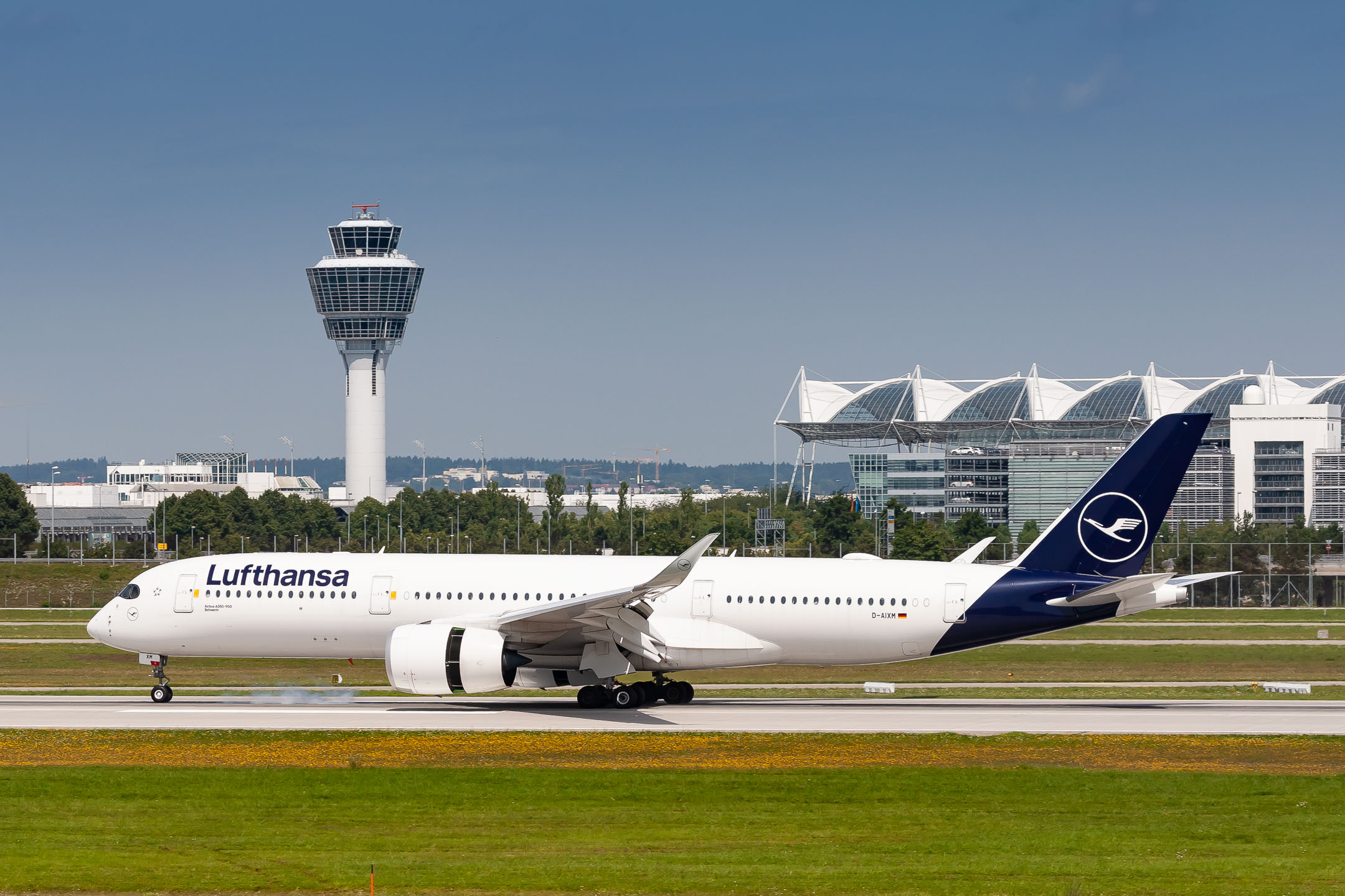 Lufthansa Airbus A350-900 "D-AIXM" shortly after touchdown on runway 26L with engaged reversers, August 2021.