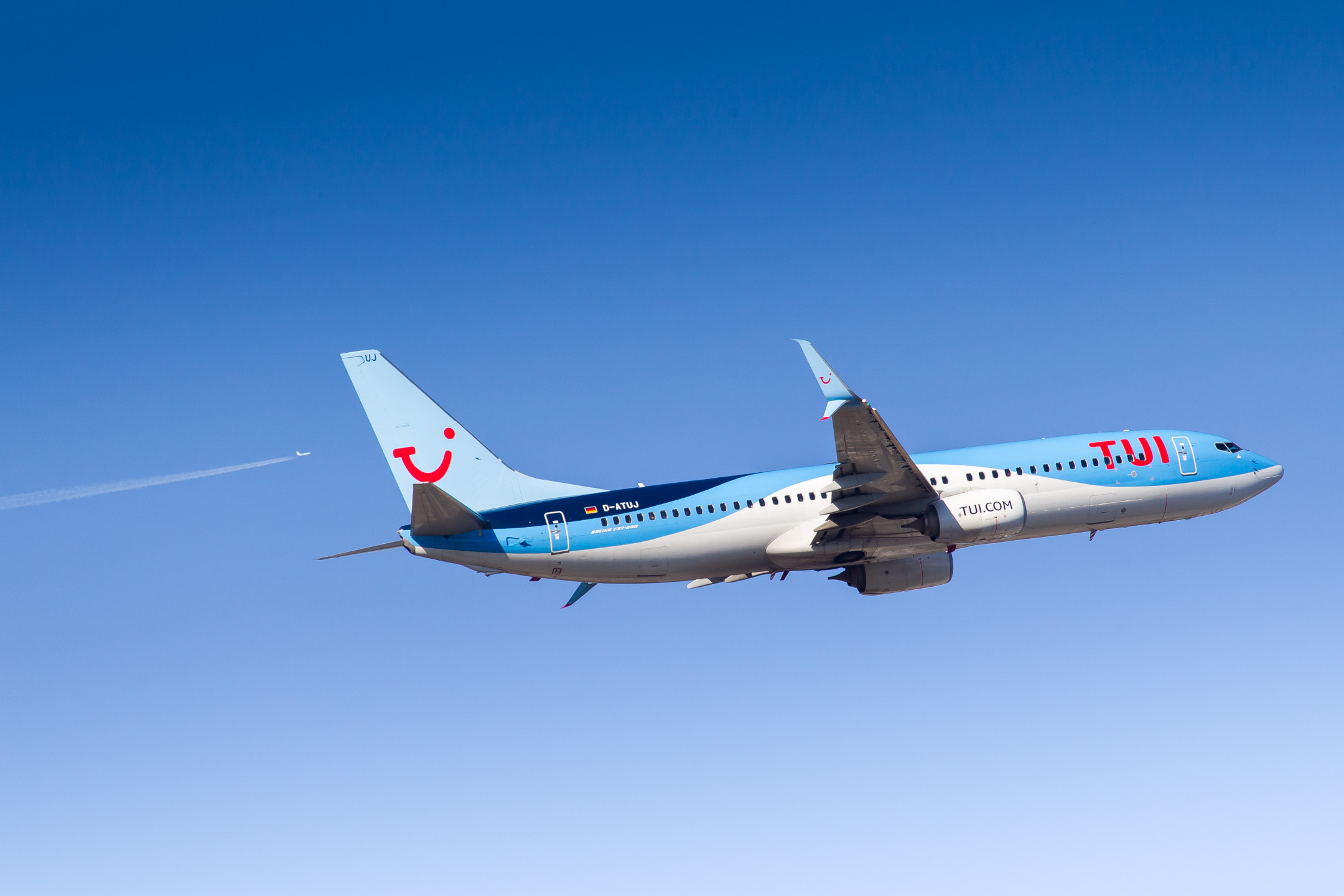 Tuifly Boeing 737 (Registration "D-ATUJ") at Frankfurt Airport / FRA