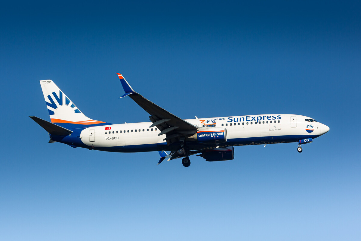 SunExpress Boeing 737-800 "TC-SOD" on short final for runway 07R at Frankfurt Airport, October 2021