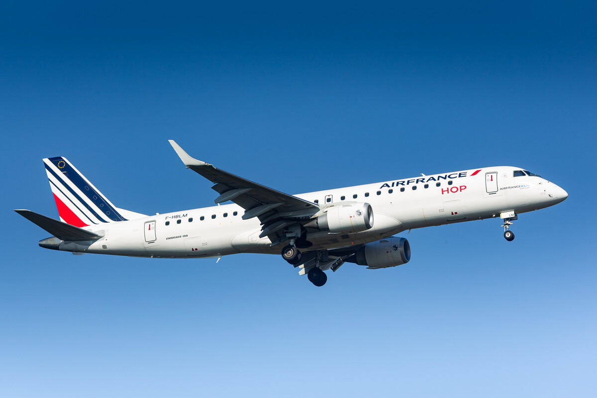 Air France Hop Embraer ERJ-190STD "F-HBLM" on short final for runway 07R at Frankfurt Airport, October 2021