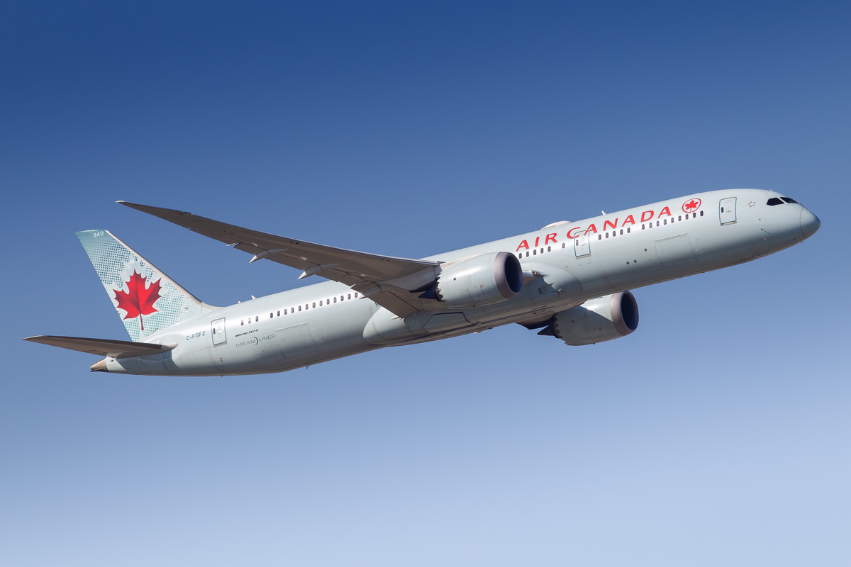 Air Canada Boeing 787 Dreamliner (Registration "C-FGFZ") at Frankfurt Airport / FRA