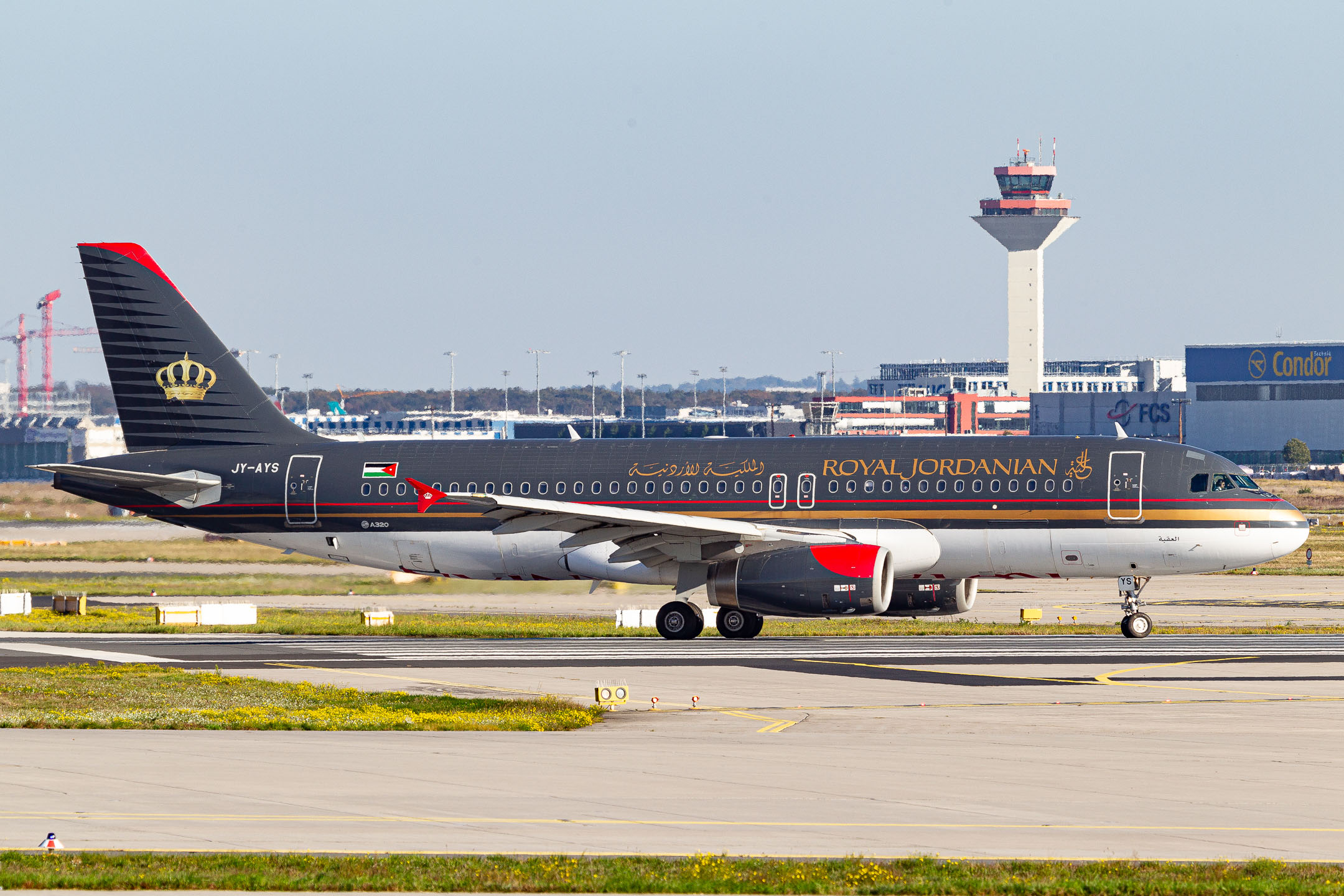 Royal Jordanian A320-200 "JY-AYS" lining up on runway 18 at Frankfurt Airport, October 2021