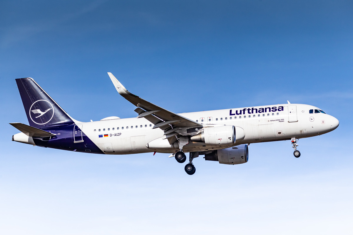 Lufthansa Airbus A320-200 "D-AIZP", named after the city of "Plauen", coming in on runway 07 center at Frankfurt Airport on a sunny winter morning, February 2022.