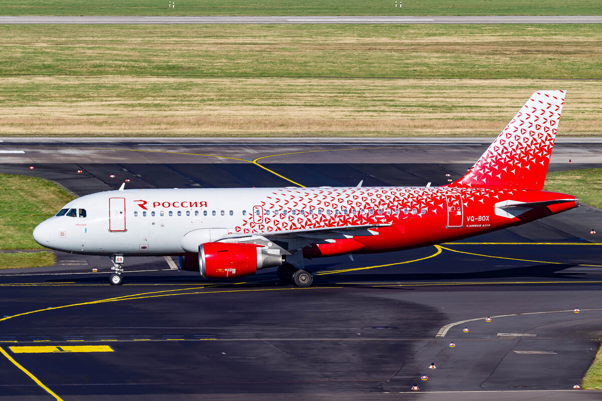 Rossiya Airbus A319-100 "VQ-BOX" taxiing down taxiway "Mike" at Düsseldorf airport, February 2022. This was one of the last arrivals of a russian airline in Düsseldorf. A few hours later the european airspace was closed for russian planes in response to the brutal war of aggression launched against Ukraine by Russia under President Vladimir Putin.