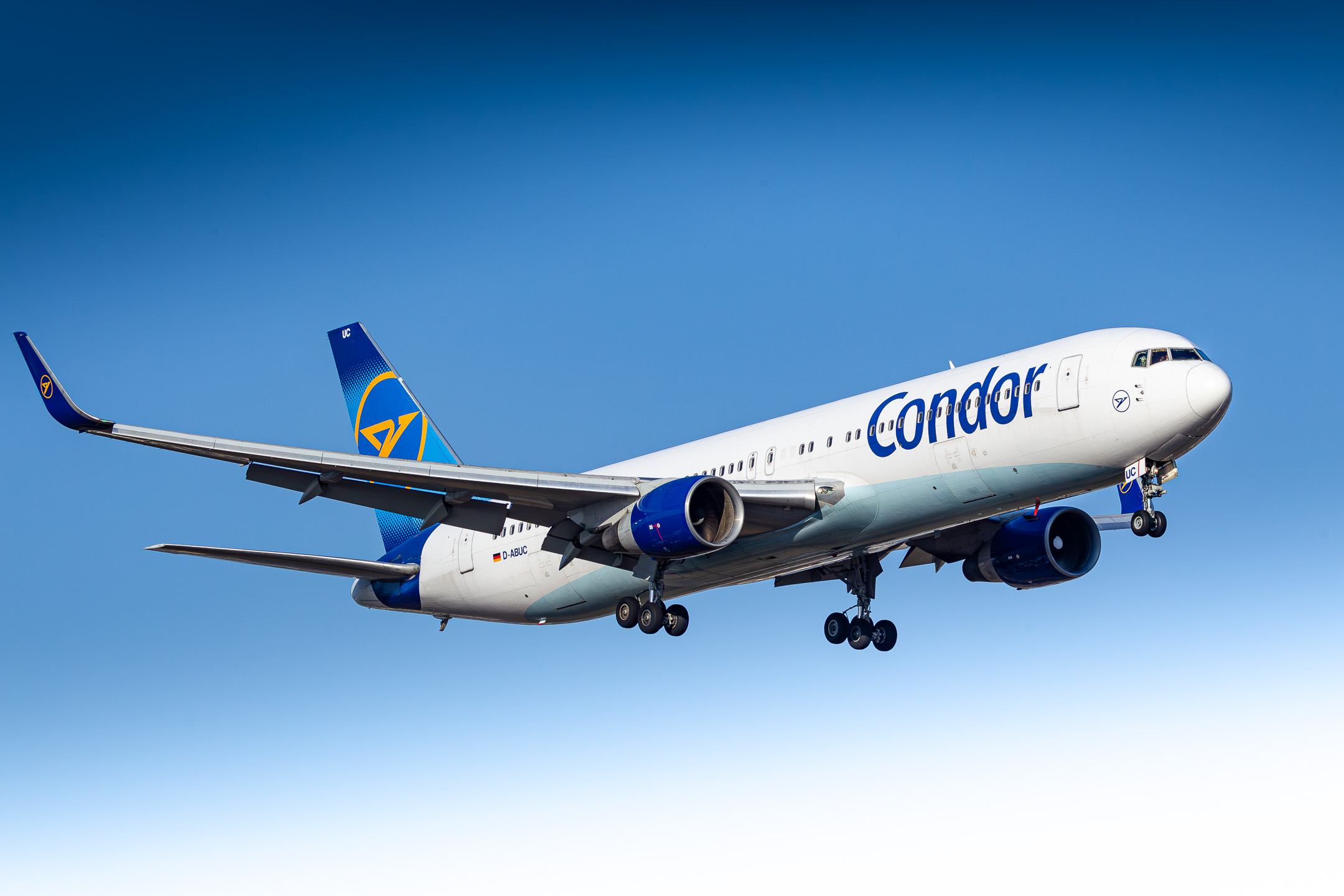 Condor Boeing 767-300 "D-ABUC" on short final for runway 07C at Frankfurt Airport, March 2022.