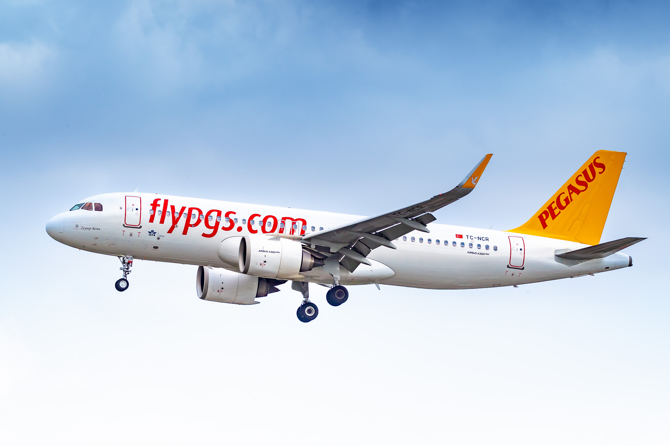 Pegasus Airlines Airbus A320neo ("TC-NCR") coming in on runway 05 right at Düsseldorf Airport on a cloudy spring afternoon, April 2022