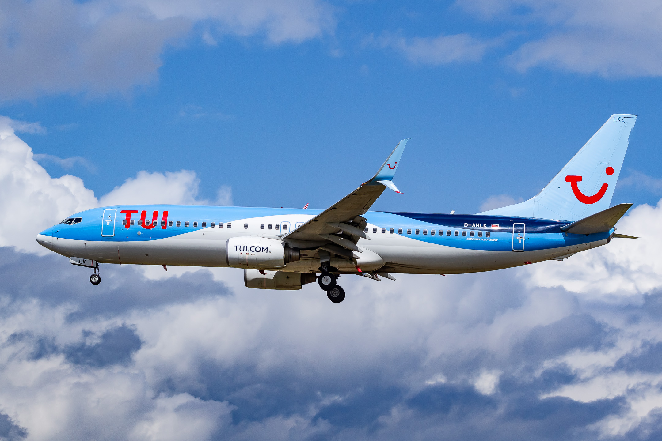 Tuifly Boeing 737-800 "D-AHLK" coming in on short final for runway 23 left at Düsseldorf Airport on a warm and cloudy summer morning, June 2022