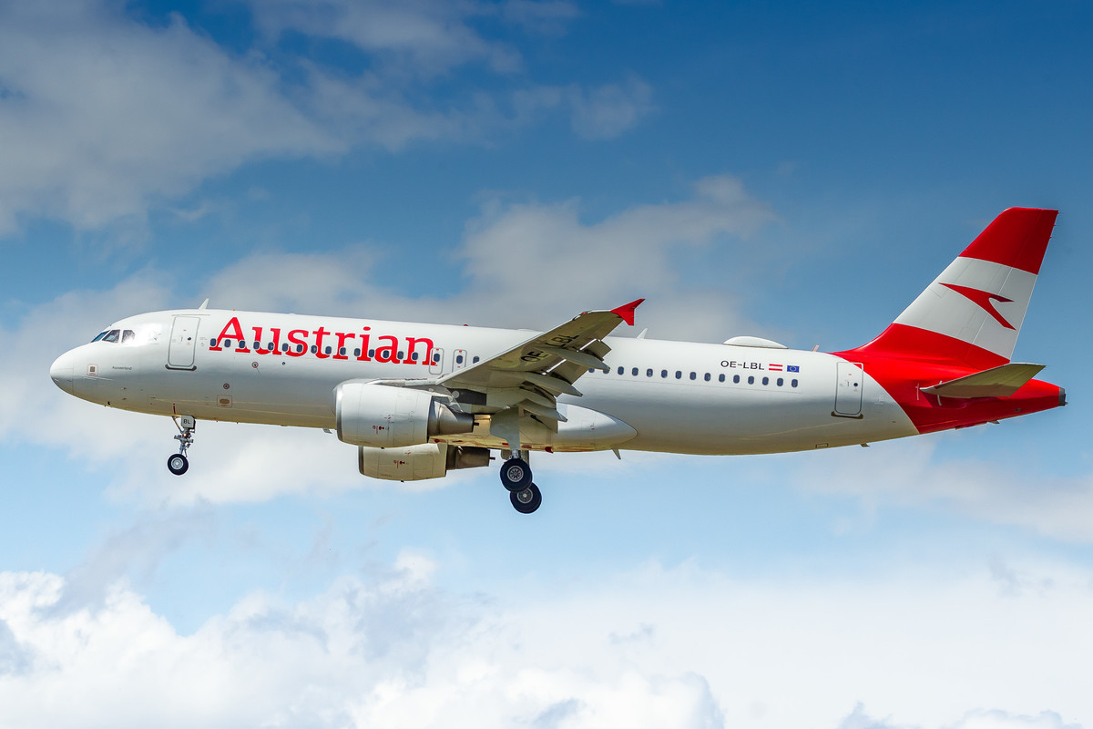 Austrian Airlines Airbus A320-200 "OE-LBL" on short final for runway 23L at Düsseldorf Airport on a cloudy summer day, June 2022.