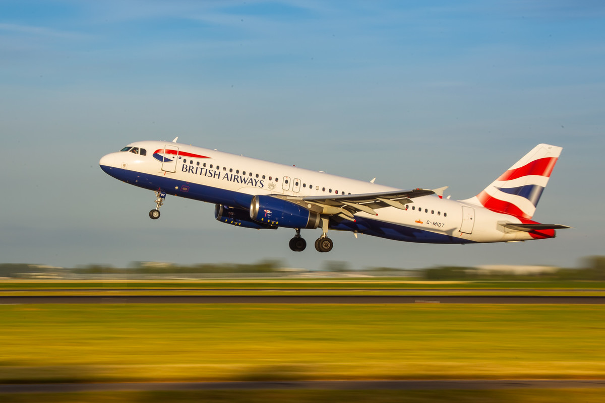 British Airways Airbus A320 (Registration "G-MIDT") at Amsterdam Schiphol Airport / AMS