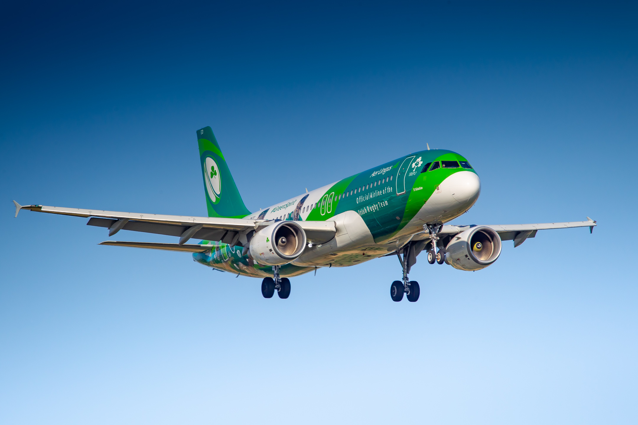 Aer Lingus Airbus A320-200 "EI-DEO" arriving at Amsterdam Schiphol Airport on a early summer morning, July 2022.