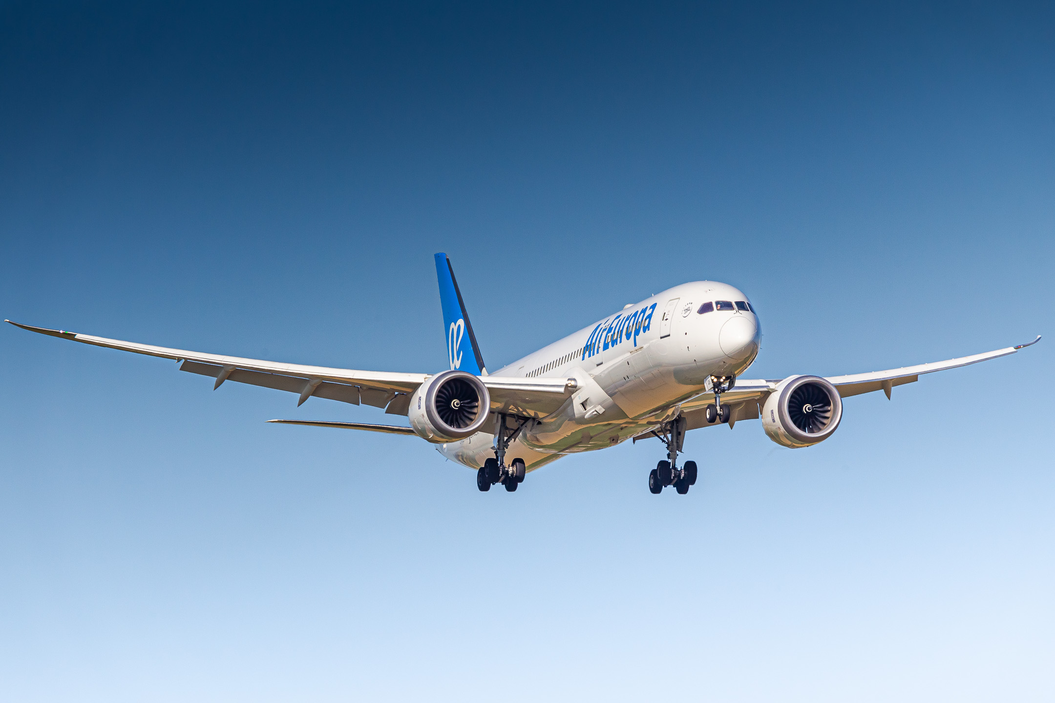 Air Europa Boeing 787-9 Dreamliner "EC-NGS" on short final for Amsterdam Schiphol Airport on a hot summer morning, July 2022