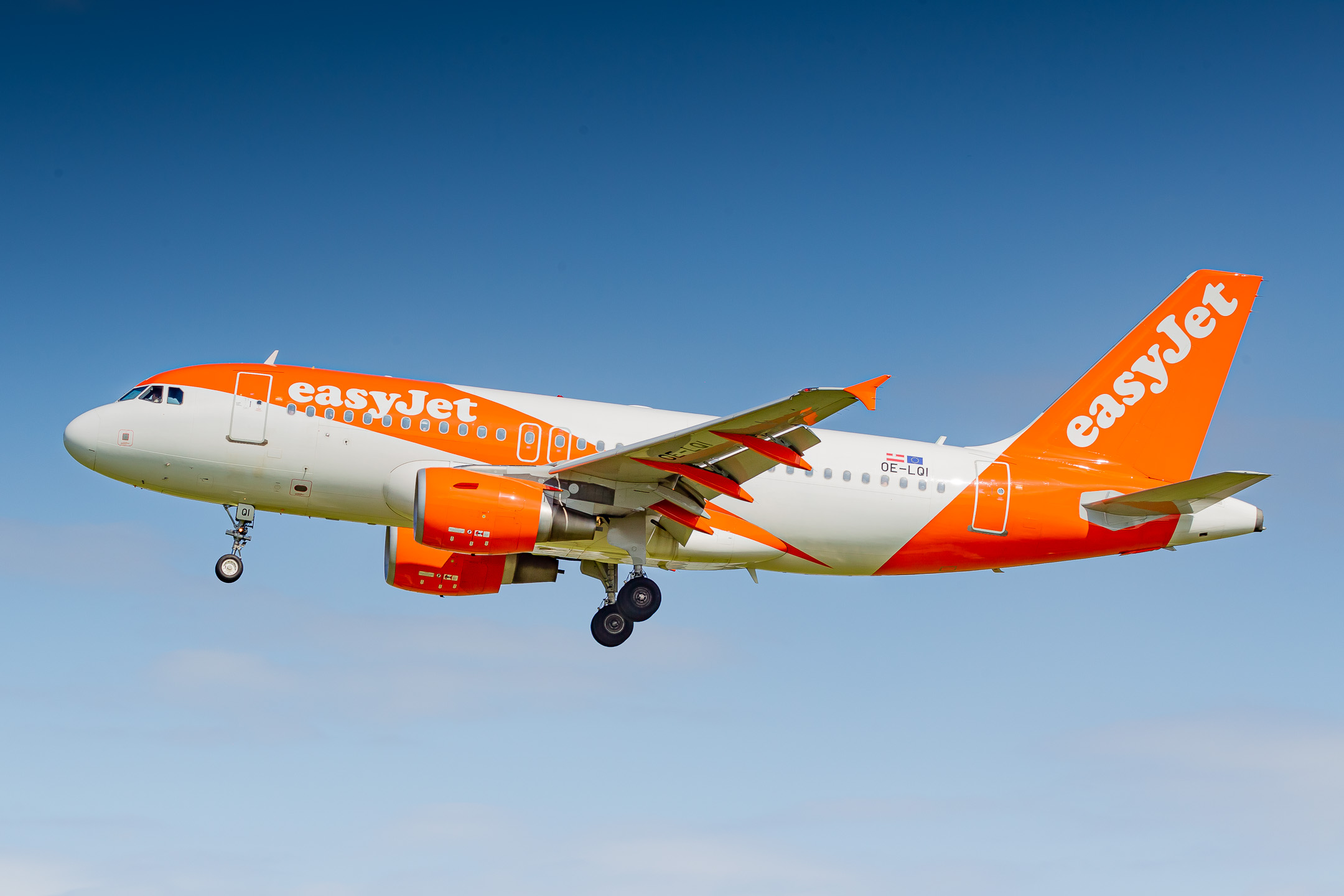 Easyjet Airbus A319-100 "OE-LQI" coming in on runway 27 at Amsterdam Schiphol Airport on a hot summer morning, July 2022