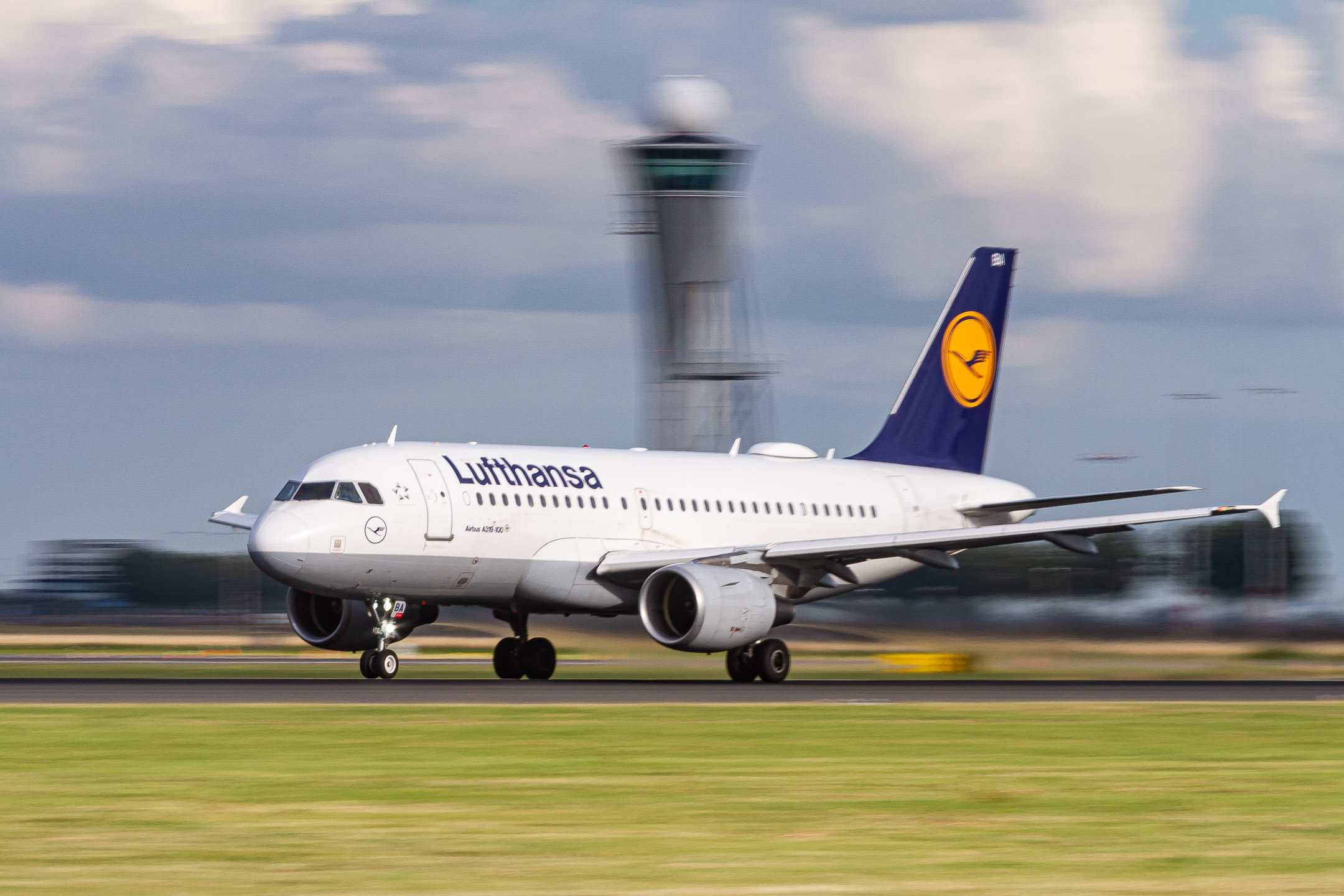 Lufthansa Airbus A319-100 "D-AIBA" accelerating on the Polderbaan runway at Amsterdam Schiphol Airport, July 2022.