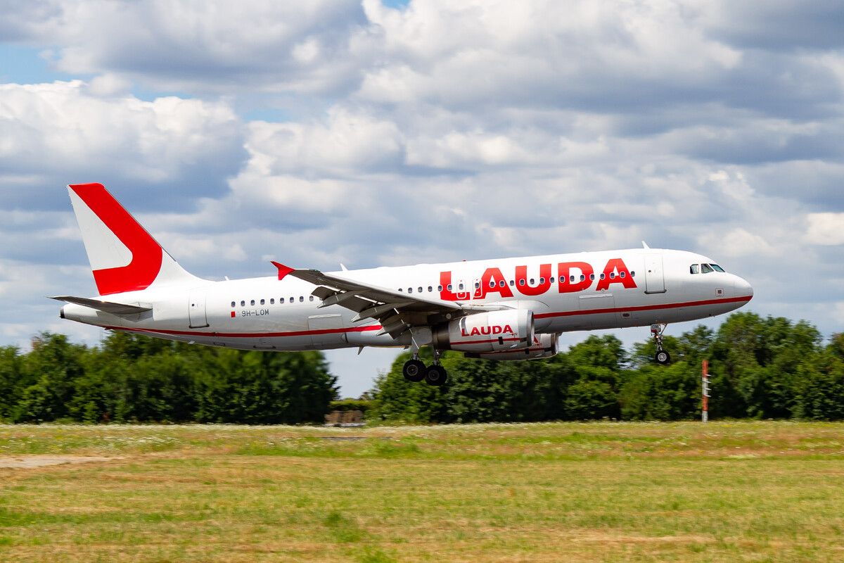 Lauda Air Airbus A320-232 "9H-LOM" right before touchdown on runway 03 at Maastricht Aachen Airport, July 2022.