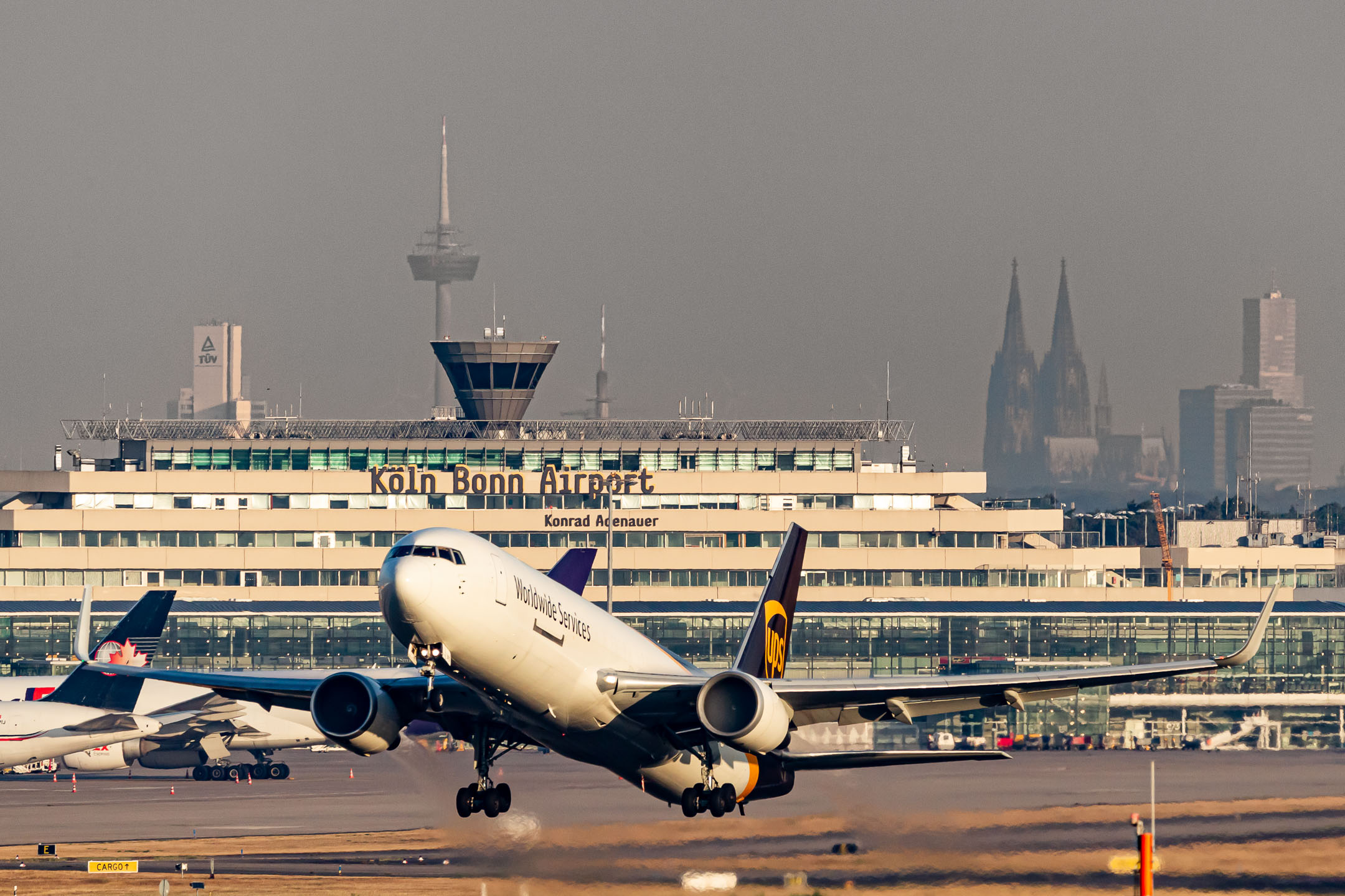 UPS Airlines Boeing 767 (Registration "N395UP") at Köln Bonn Airport / CGN