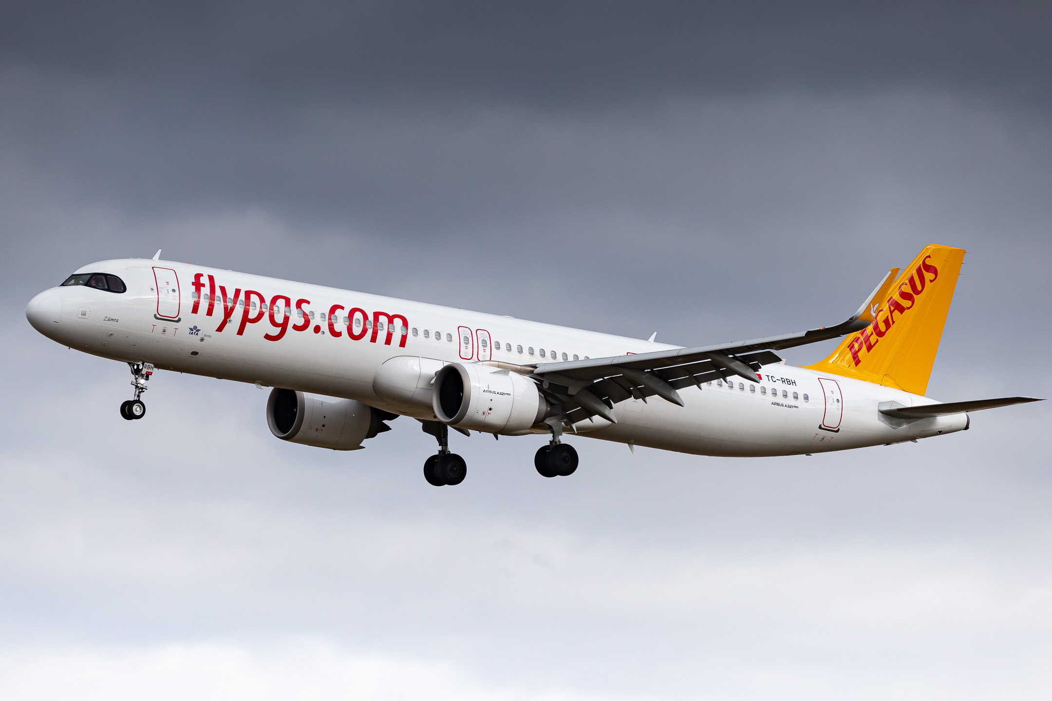 Pegasus Airbus A321neo "TC-RBH" right before touchdown on runway 26L at München Airport, February 2023