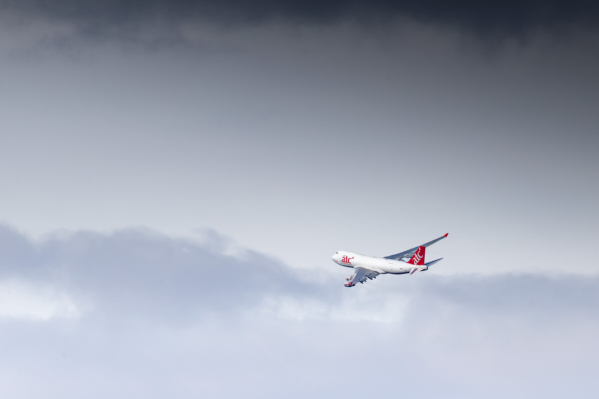 Aerotranscargo Boeing 747-400F "ER-BBJ" banking to the south after takeoff from runway 26 left at München Airport on a cloudy winter afternoon, February 2023