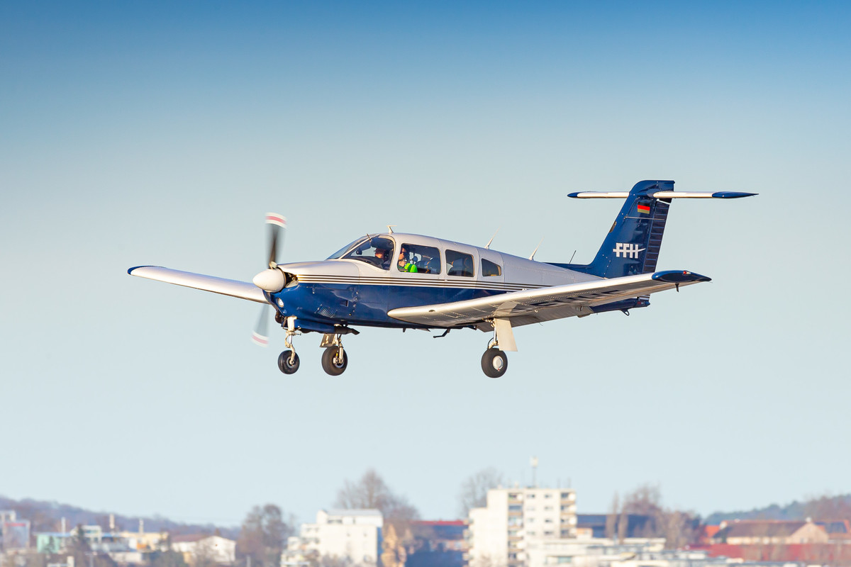 Stuttgart Airport always has some general aviation surprises for you - here we have a private Piper PA-28RT-201 Arrow IV (registration "D-EHHF") approaching runway 07 after a short flight from Memmingen on a warm winter afternoon in February 2023